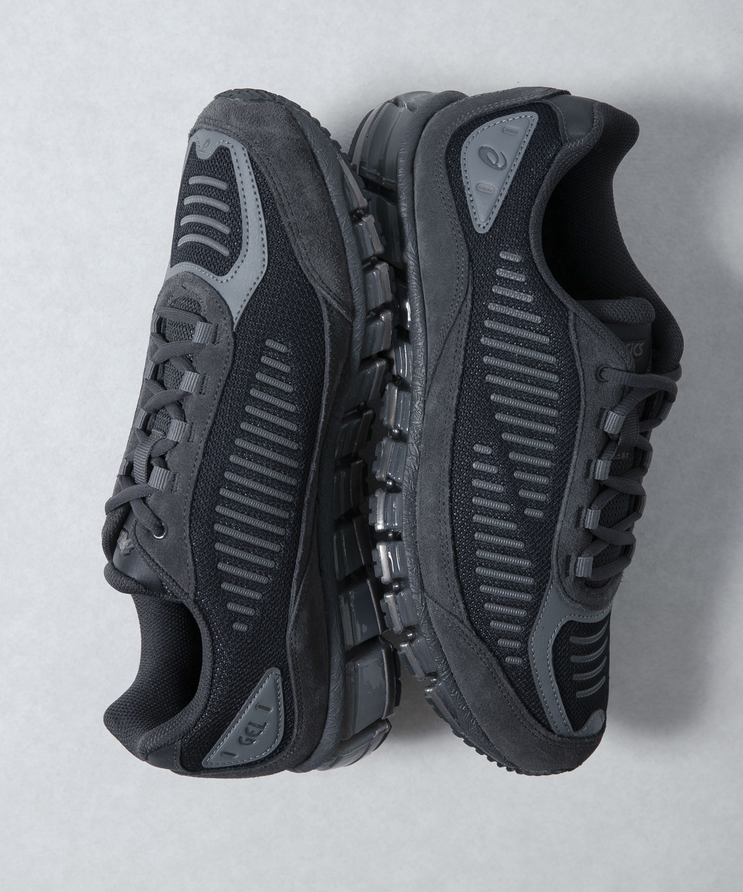 BLACK/GREY
