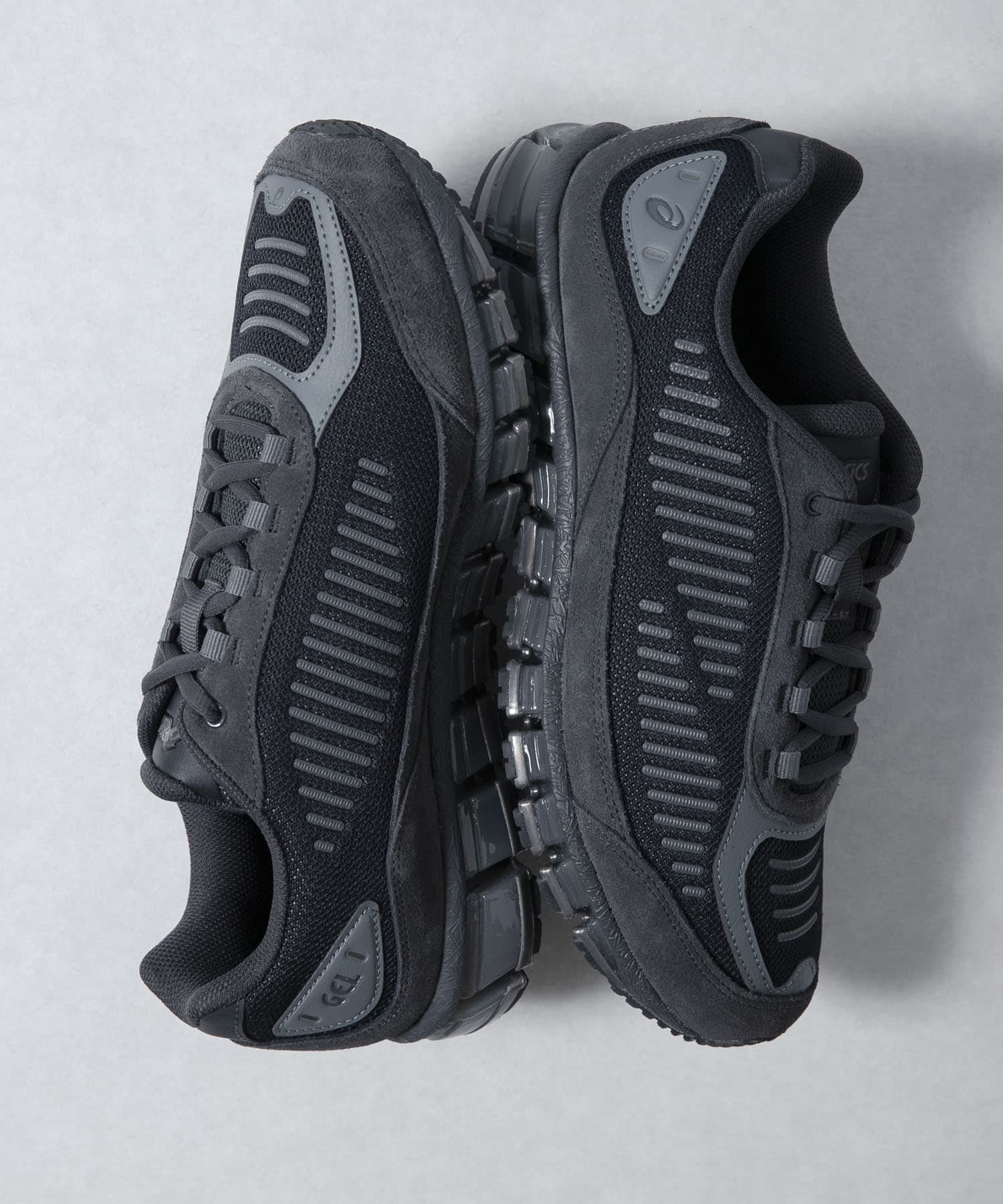 BLACK/GREY