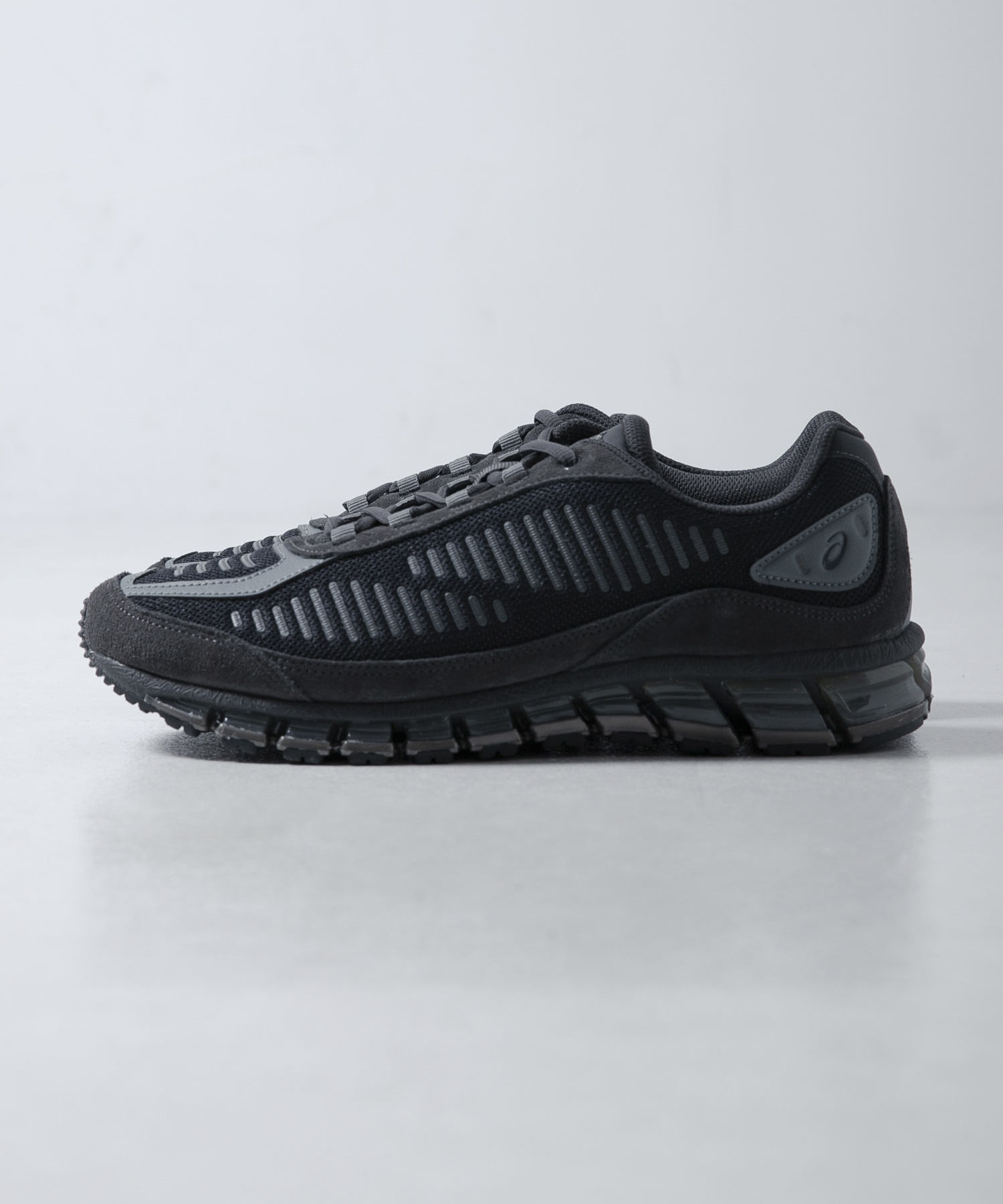 BLACK/GREY