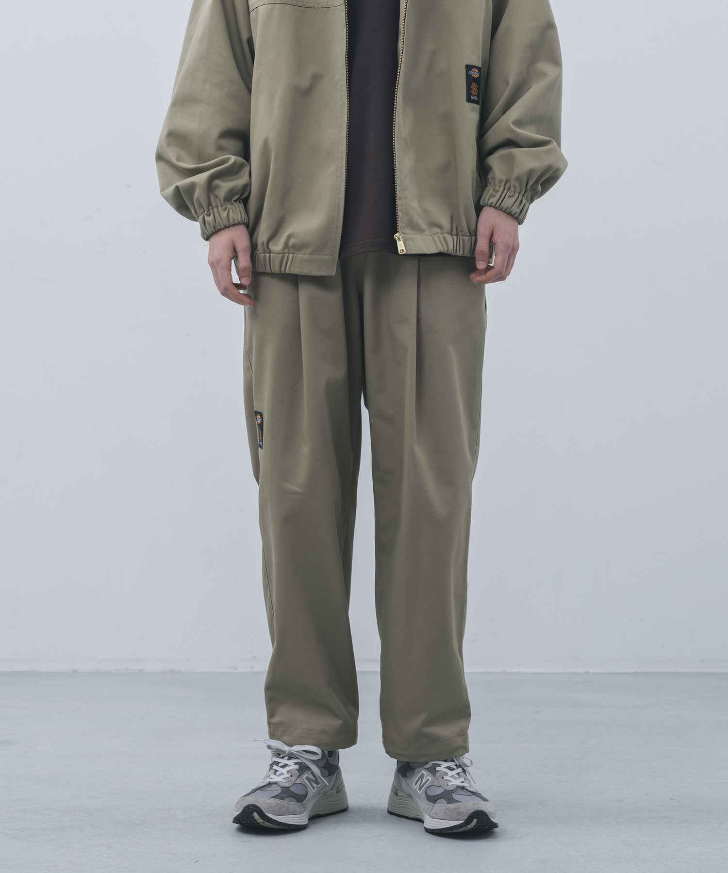 SEE SEE　WIDE TAPERED EASY PANTS KHAKI M