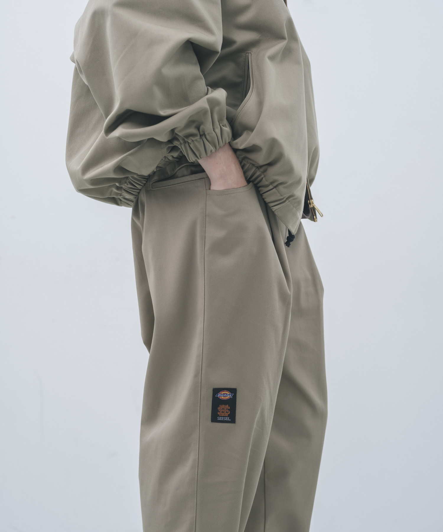 SEE SEE　WIDE TAPERED EASY PANTS KHAKI M