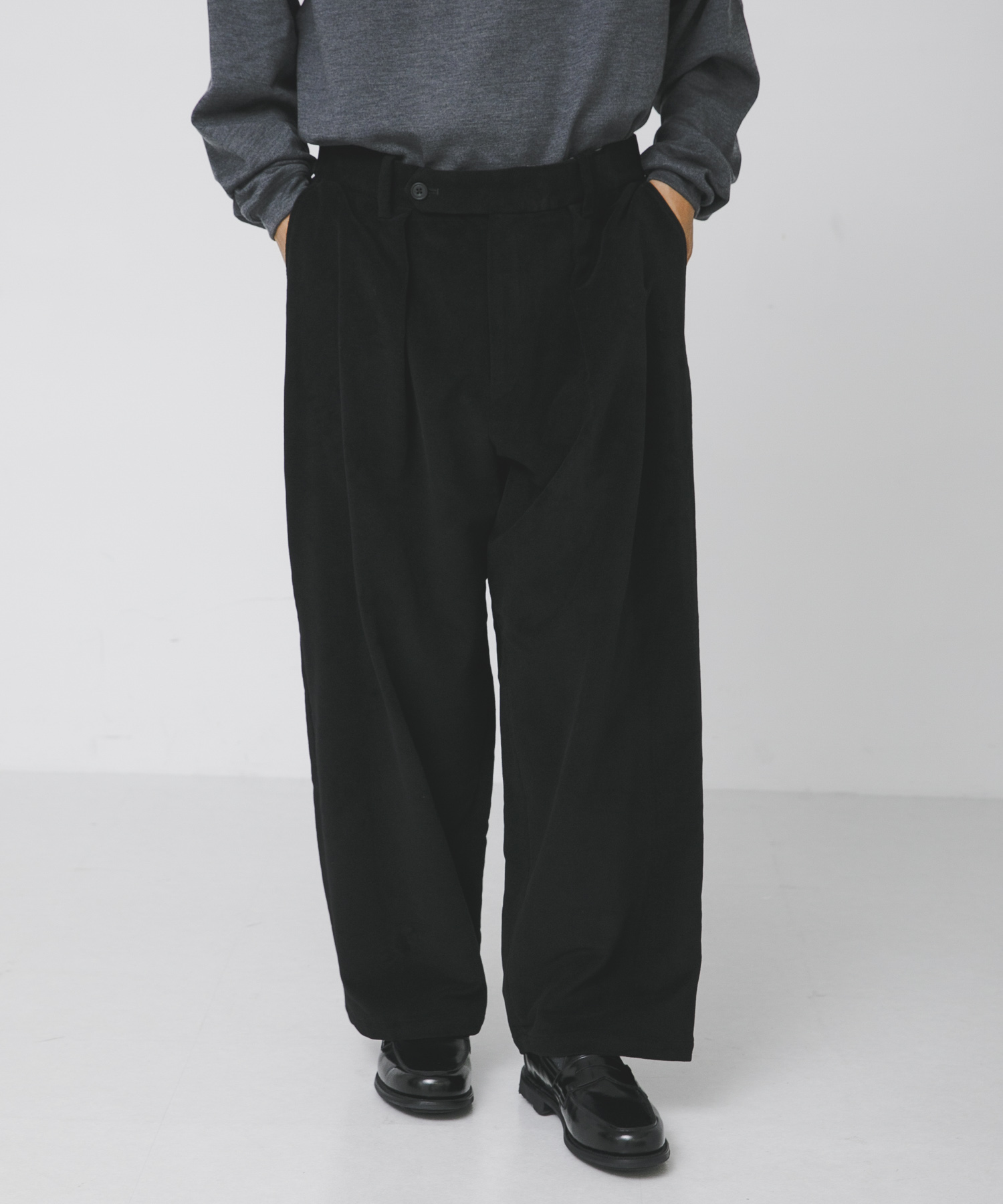 THE DAY　MOLESKIN PLEATED TROUSERS