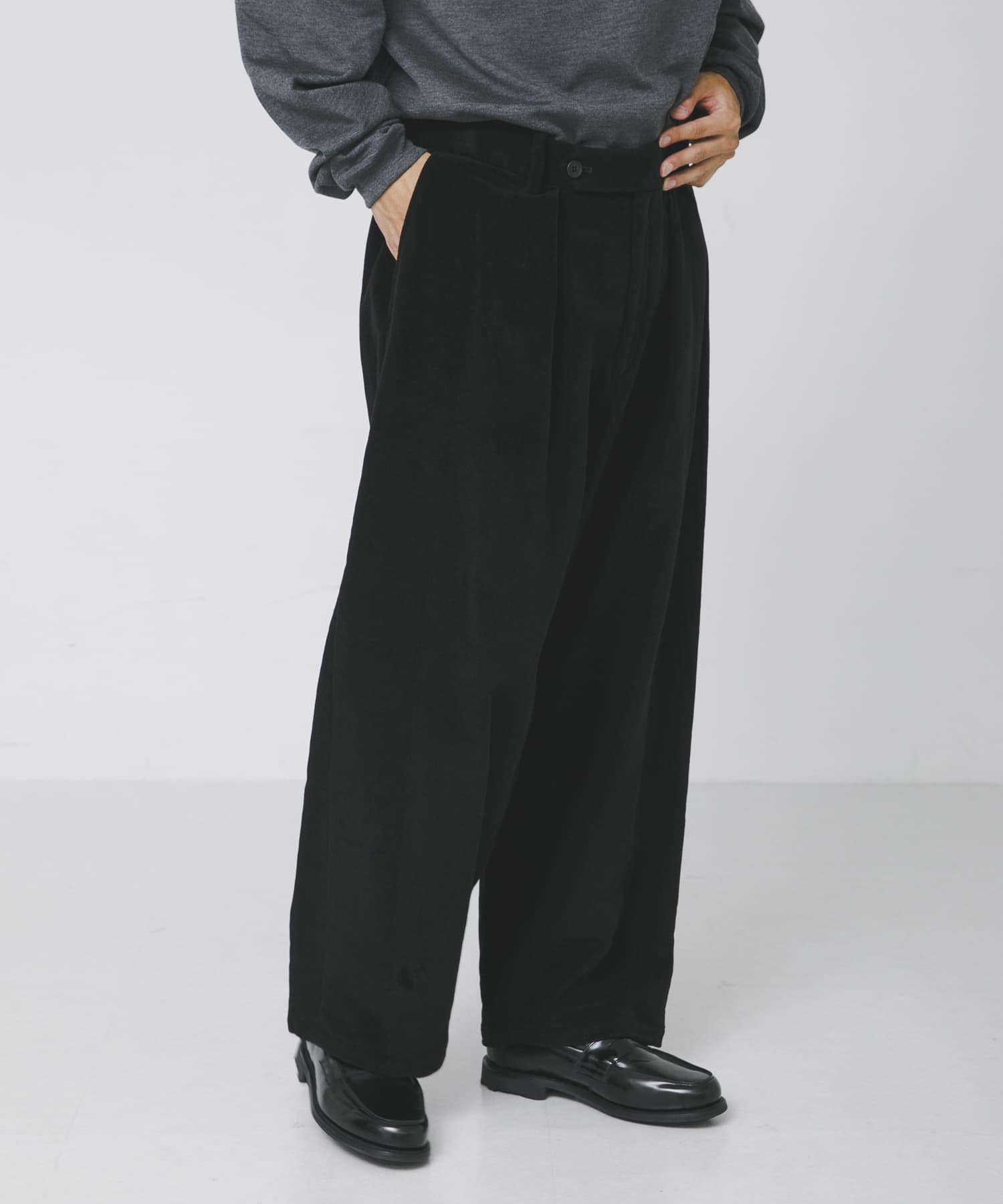 THE DAY　MOLESKIN PLEATED TROUSERS BLACK 2