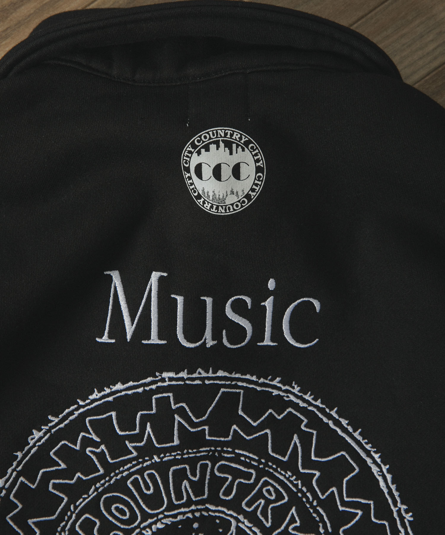 CITY COUNTRY CITY　EMB LOGO HAFE ZIP SWEAT BLACK L