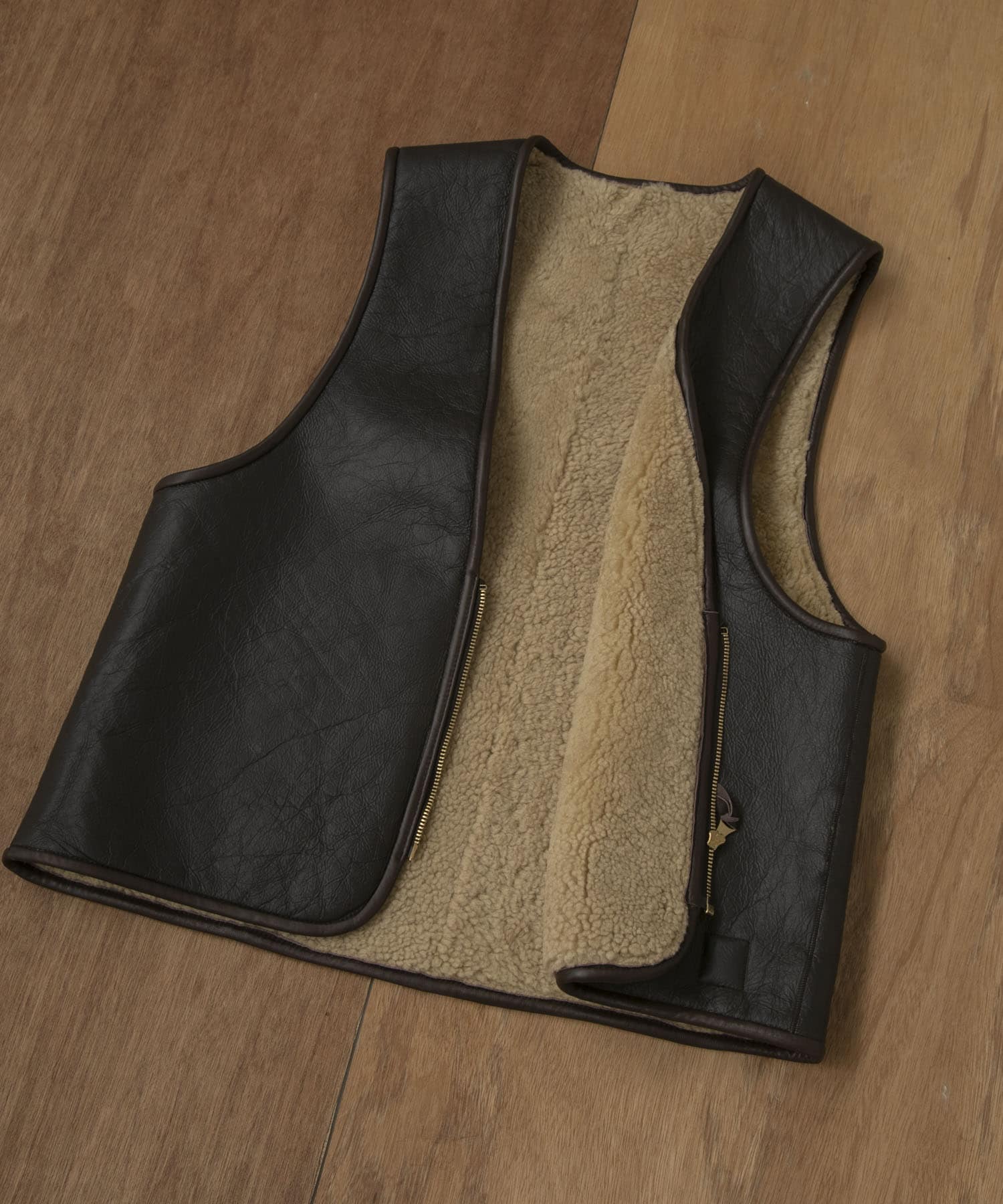 Gurank　Lamb skin vest BRN 2