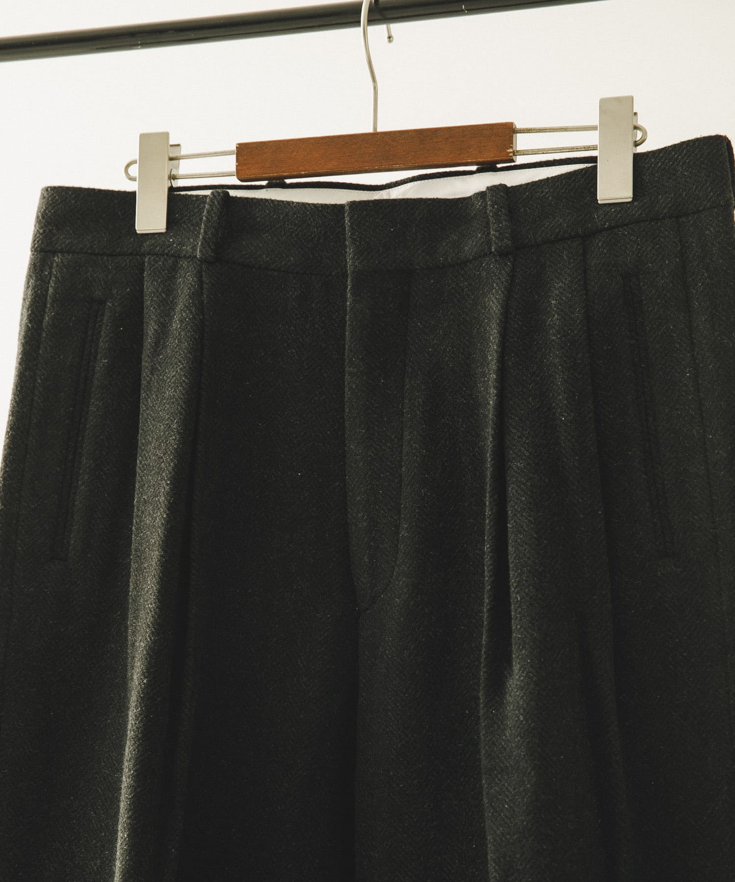 A PRESSE　Silk Cashmere Tweed Wide Trousers CHARCOAL 1