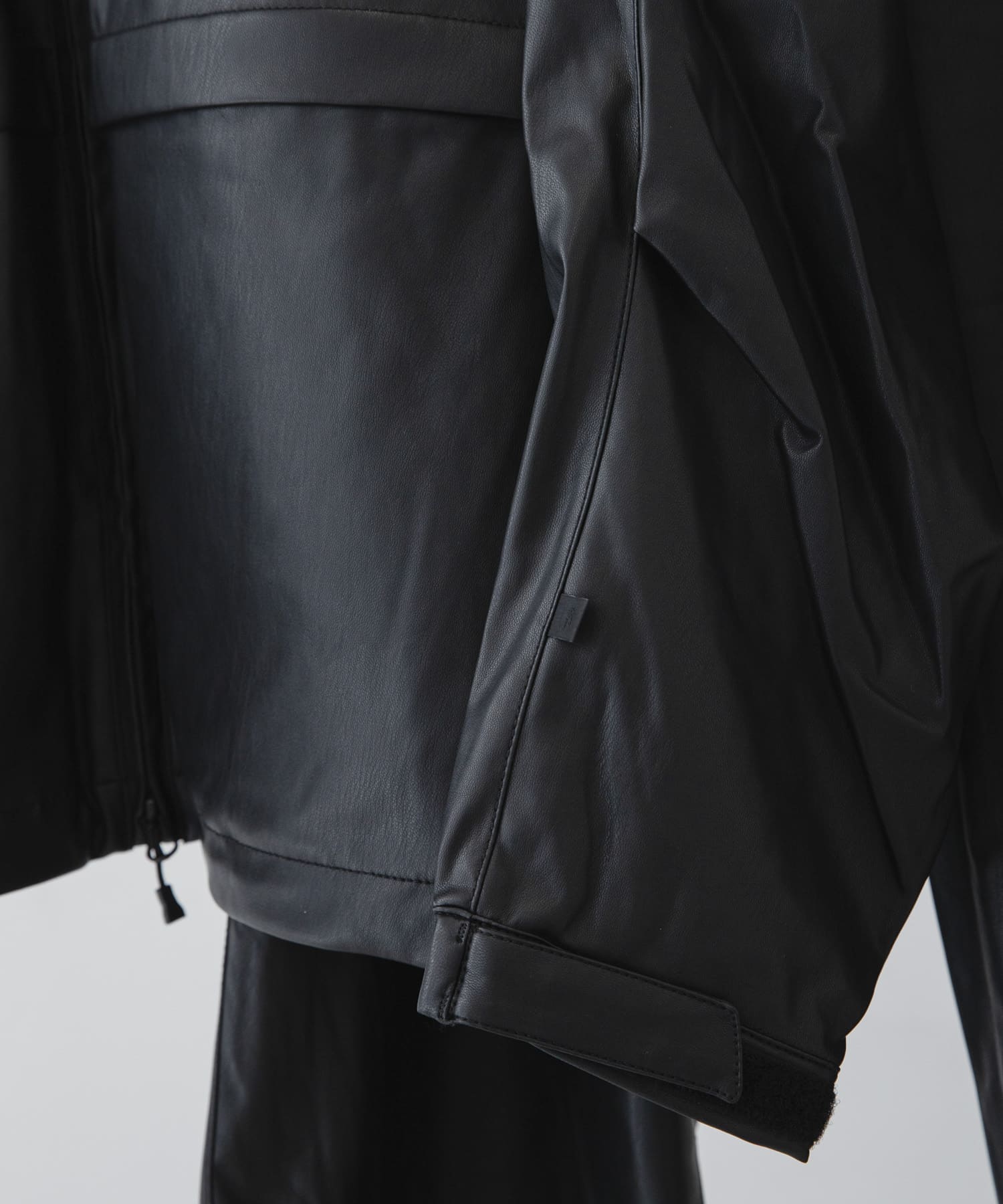 DAIWA PIER39　TECH SYNTHETIC SKIN WINDBREAKER JACKET BLACK M