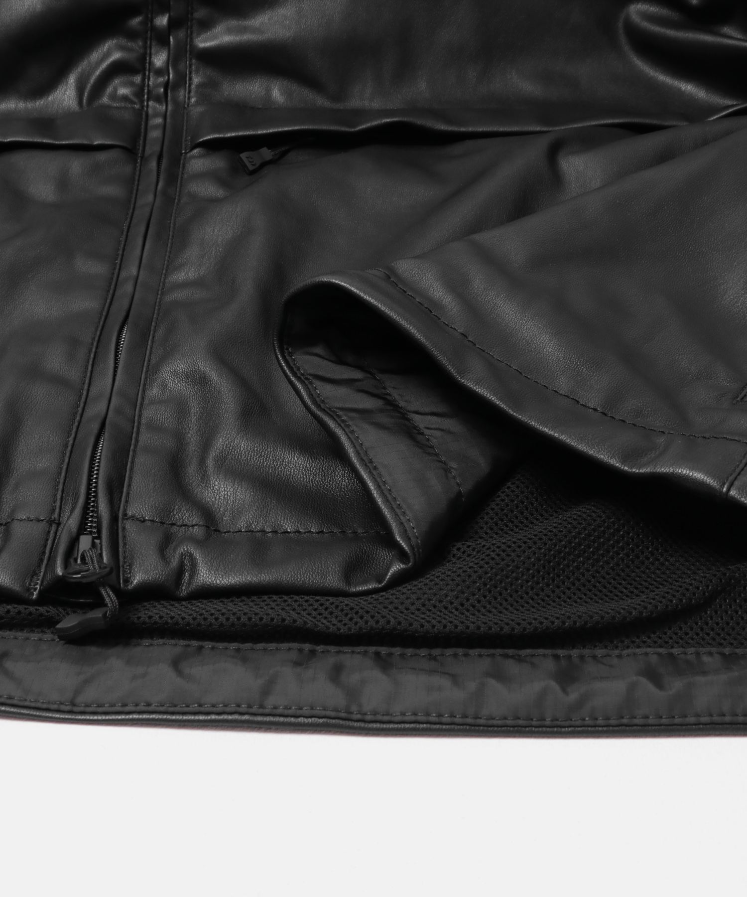 DAIWA PIER39　TECH SYNTHETIC SKIN WINDBREAKER JACKET BLACK L