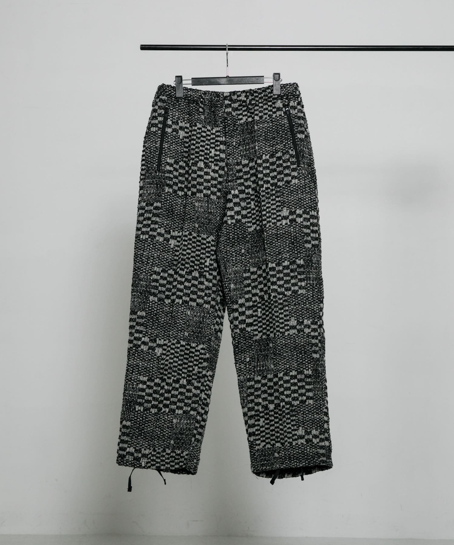Black/W