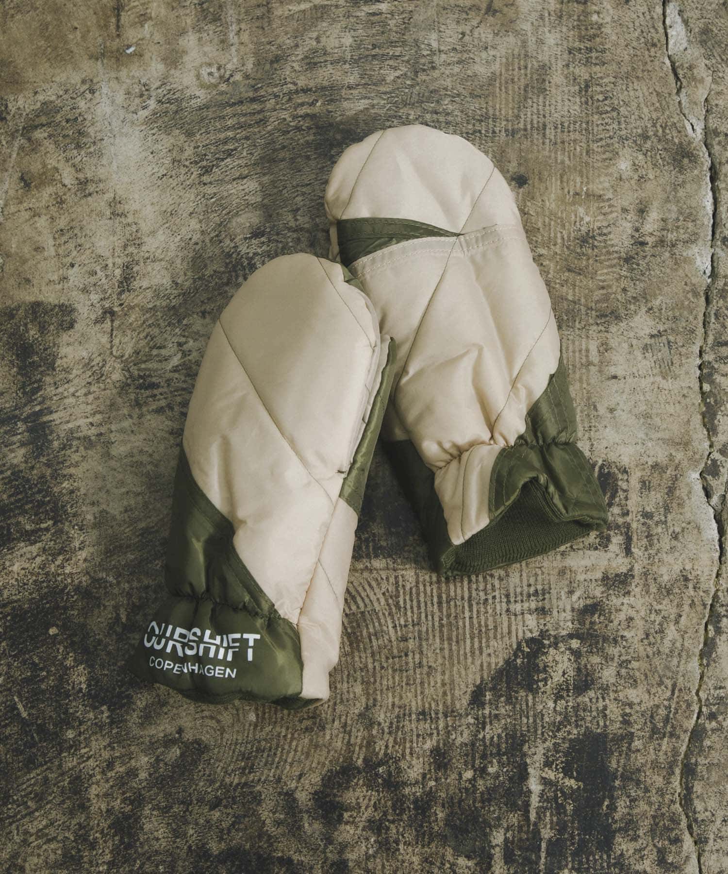 OUR SHIFT　Upcycled Gloves L green S