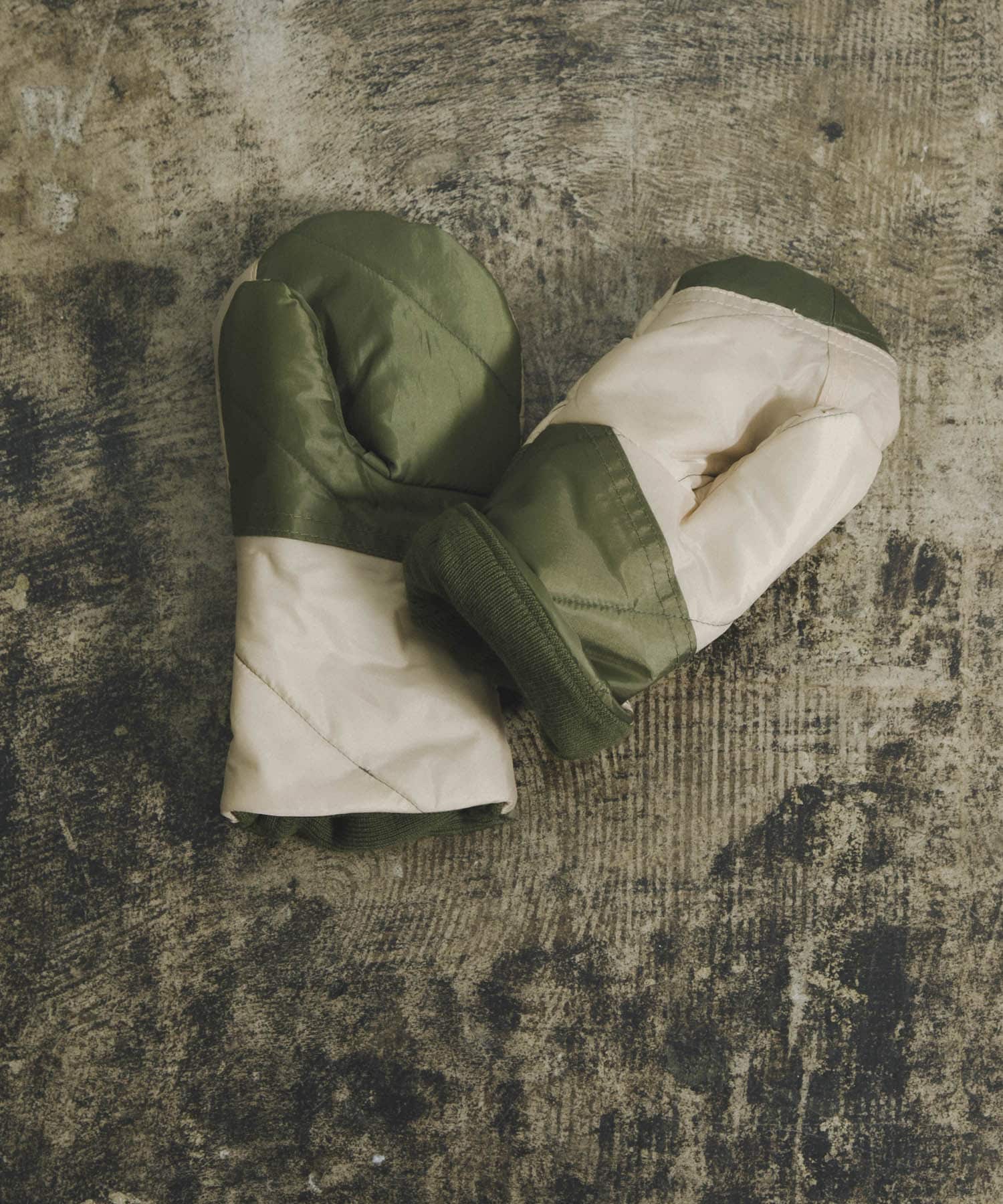 OUR SHIFT　Upcycled Gloves L green S