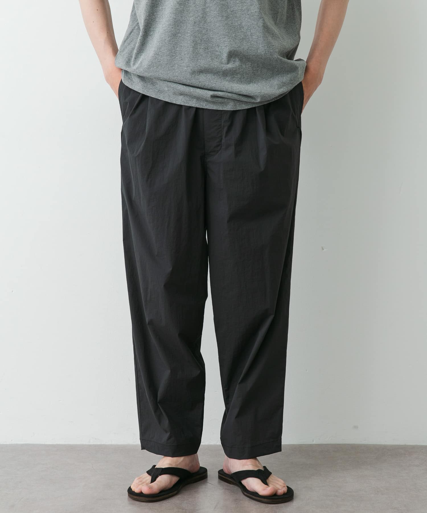 STILL BY HAND ナイロンテーパードパンツ(44 BLACK): ボトム｜URBAN
