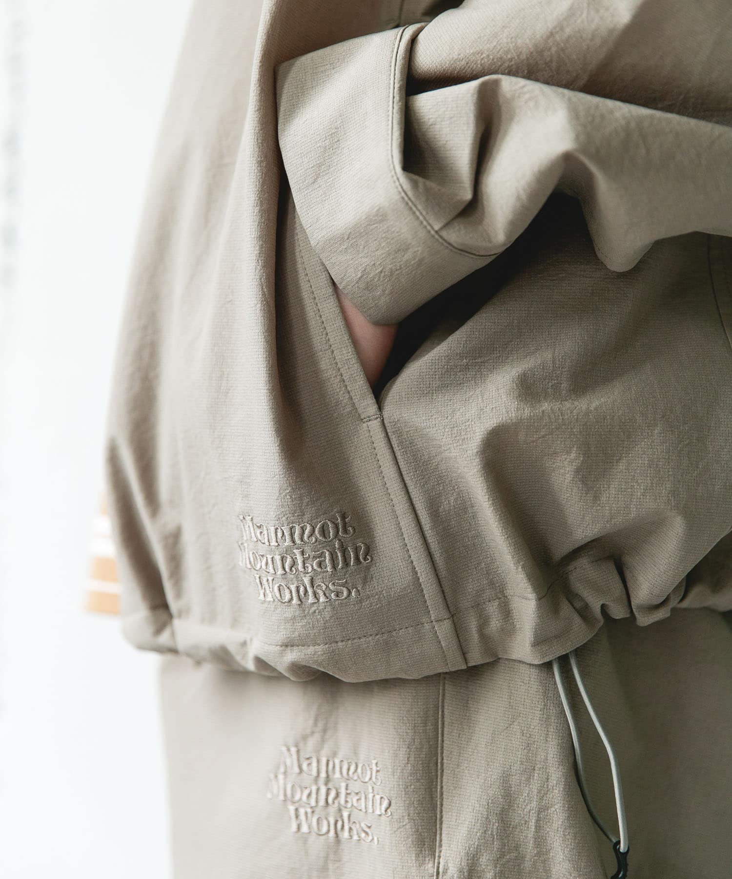 KHAKI