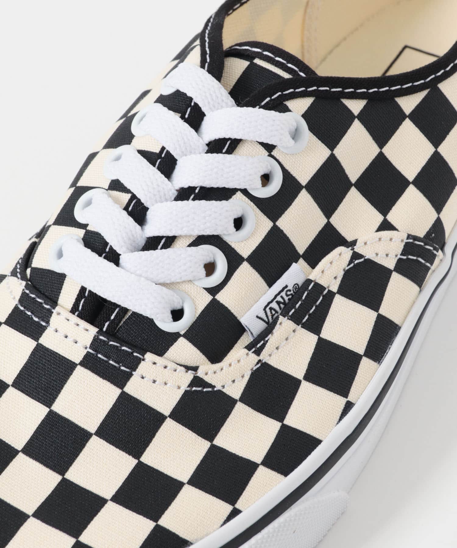VANS　AUTHENTIC BLK/WHT 26
