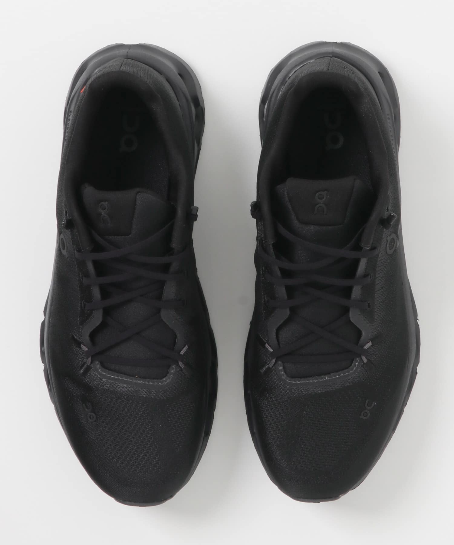 On　CLOUDTILT ECLIPSE/BK 26