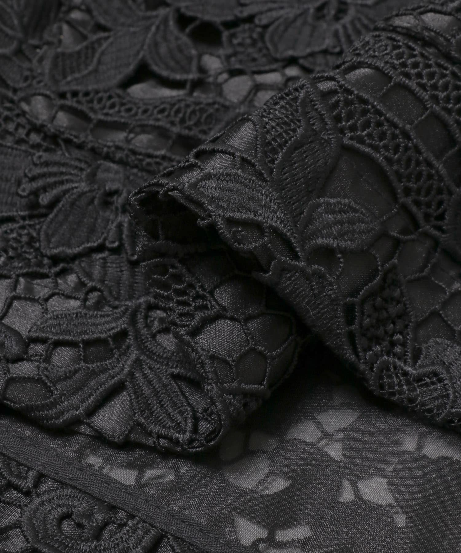 LAYAS　LACE COVERALL BLACK One