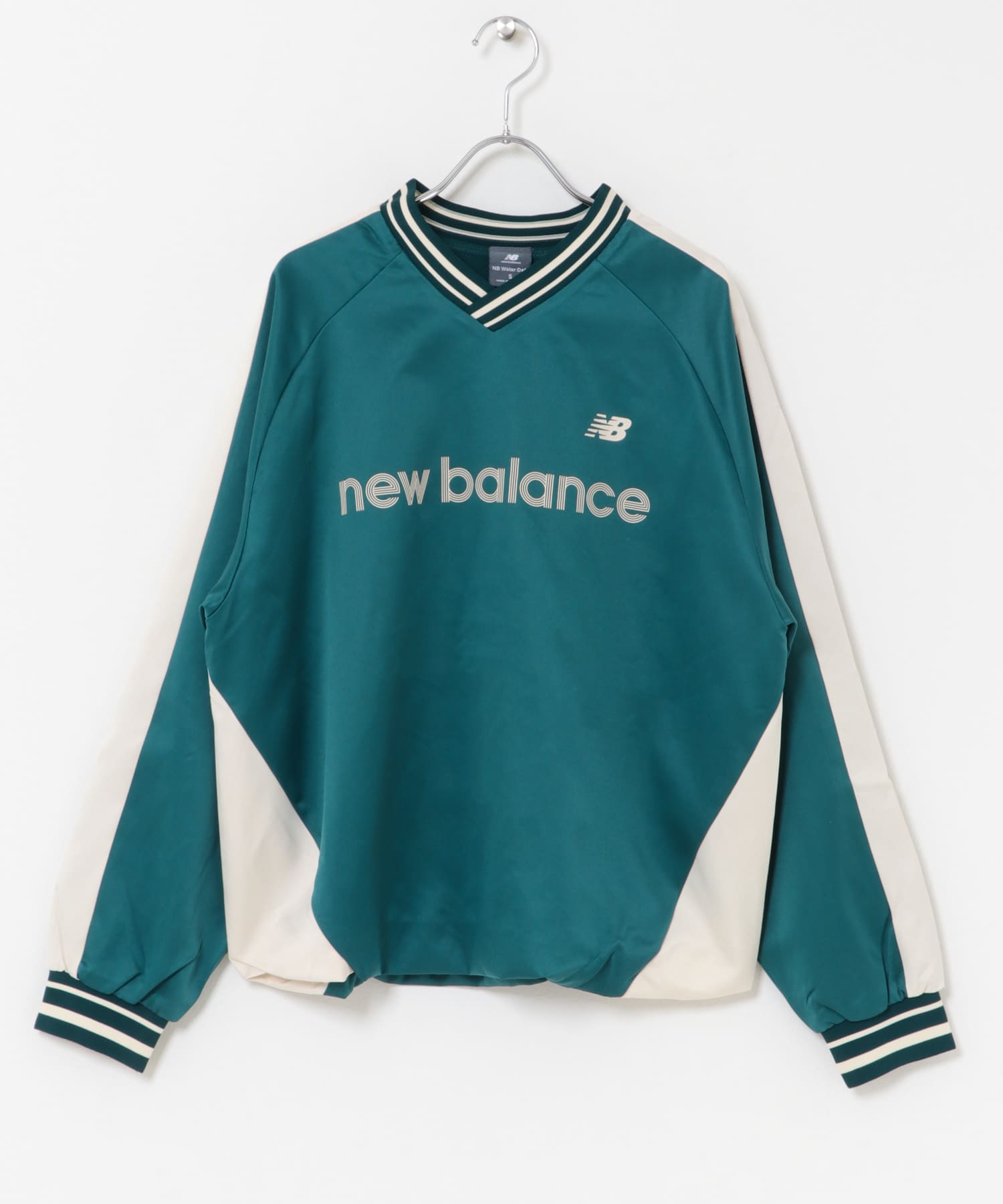 NEW BALANCE　サテンウーブンプルオーバー