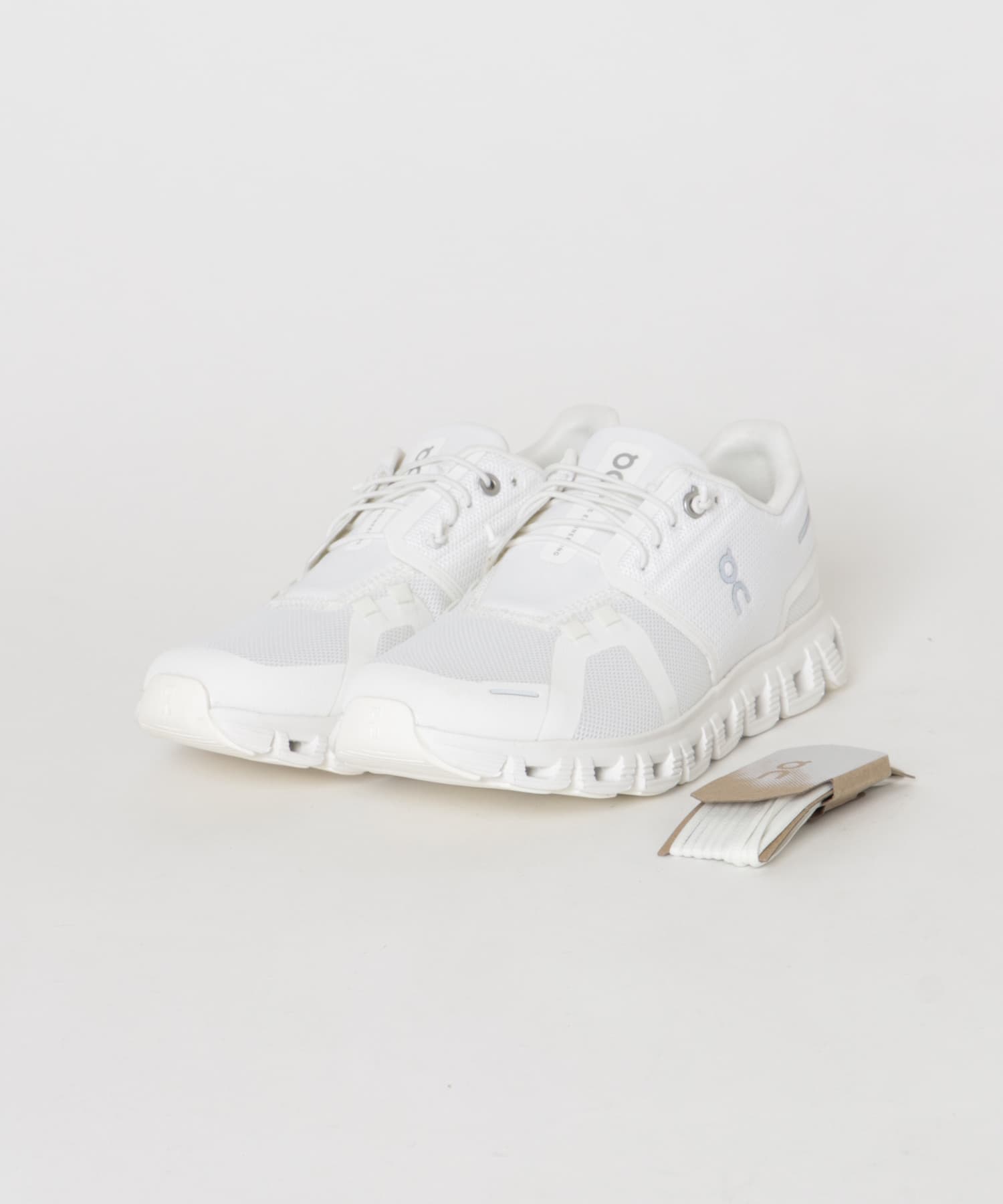 On　CLOUD 6 WHT/WHT 23.5