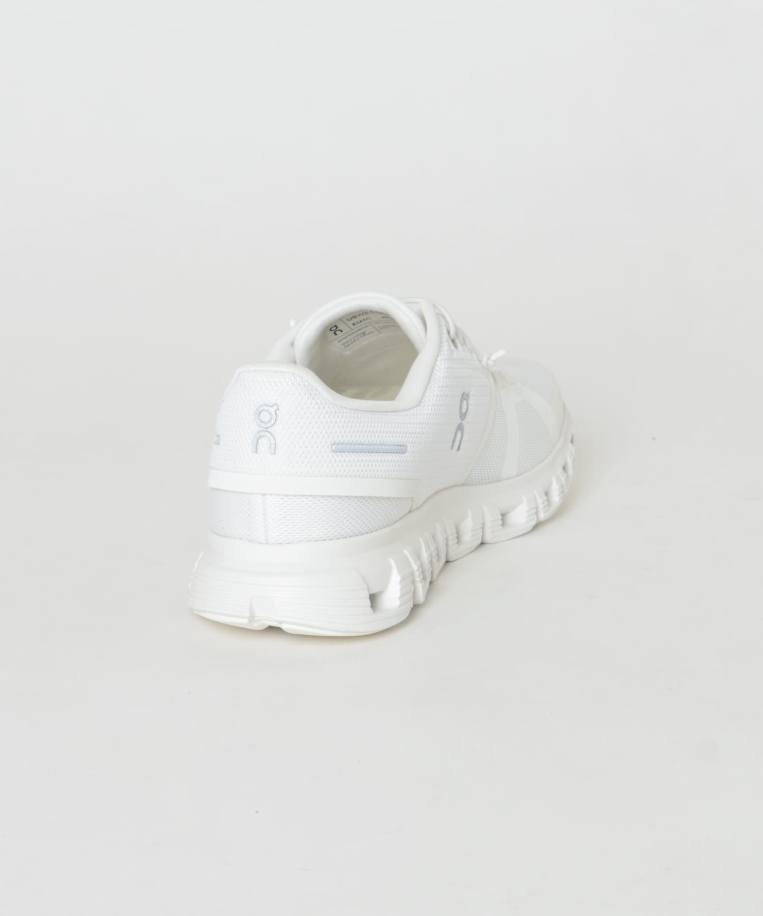 On　CLOUD 6 WHT/WHT 23.5