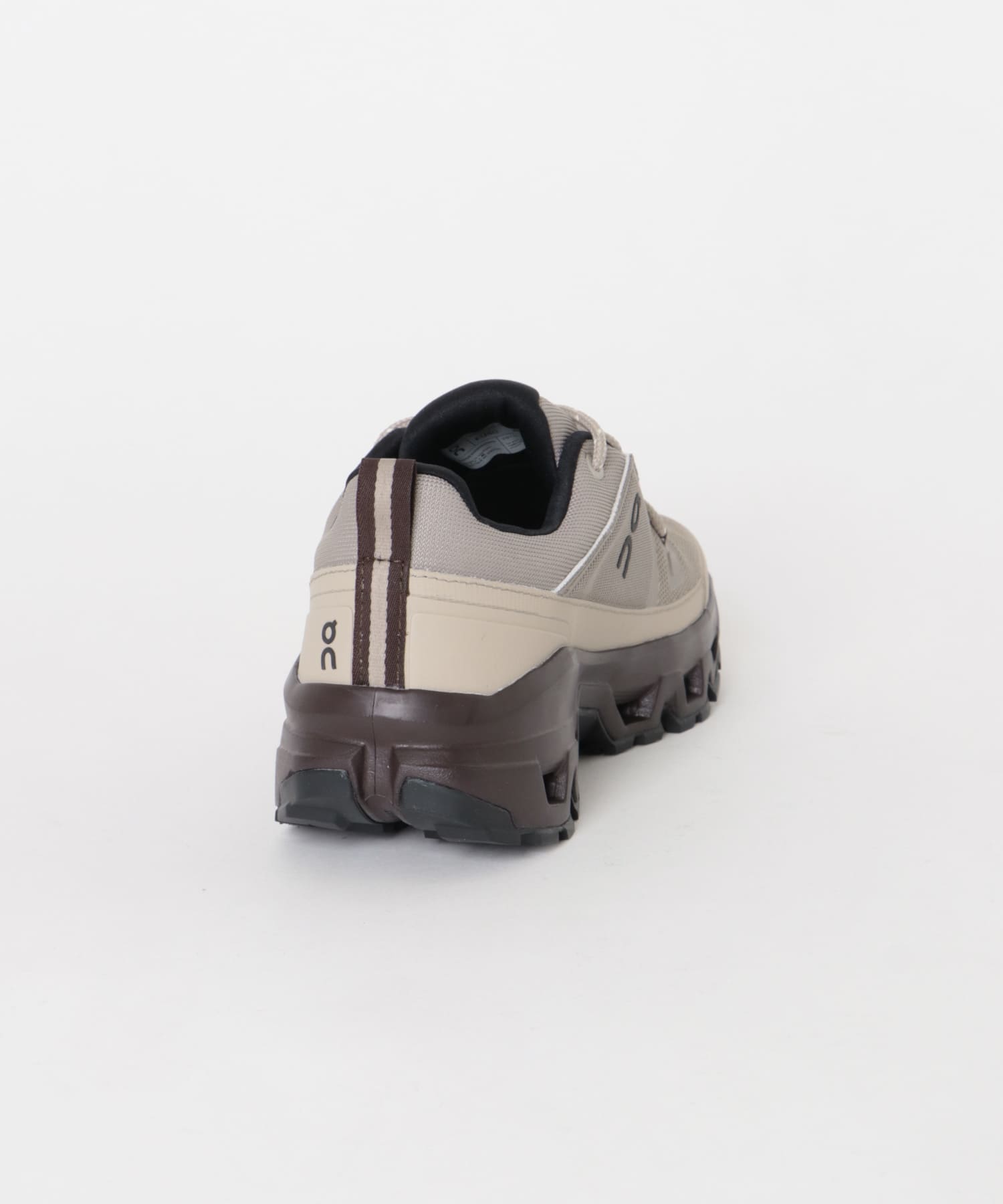 On　CLOUD ROCK LOW WP CINDER 23.5