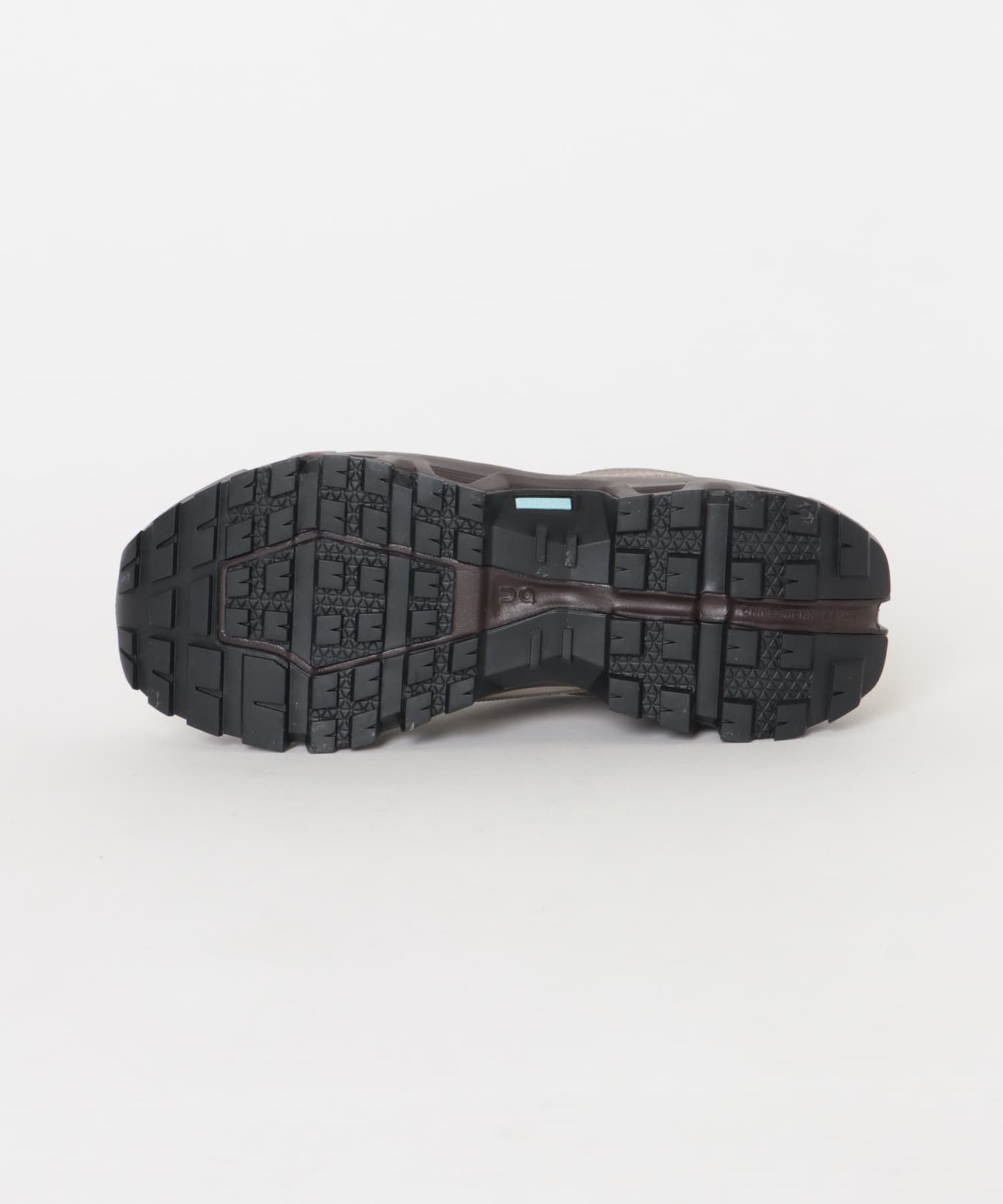 On　CLOUD ROCK LOW WP CINDER 23.5