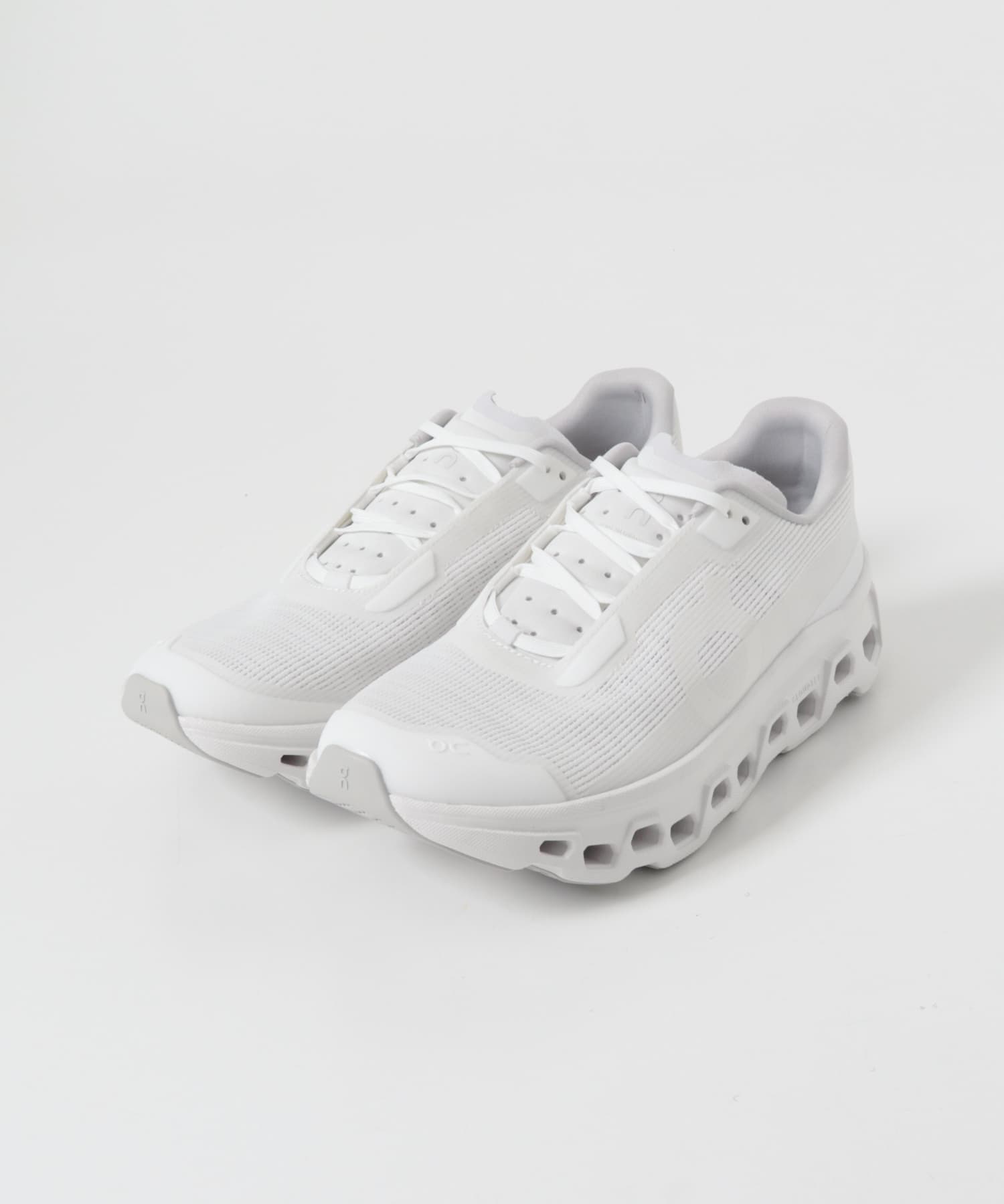 On　CLOUD MONSTER VOID WHT/WHT 23.5