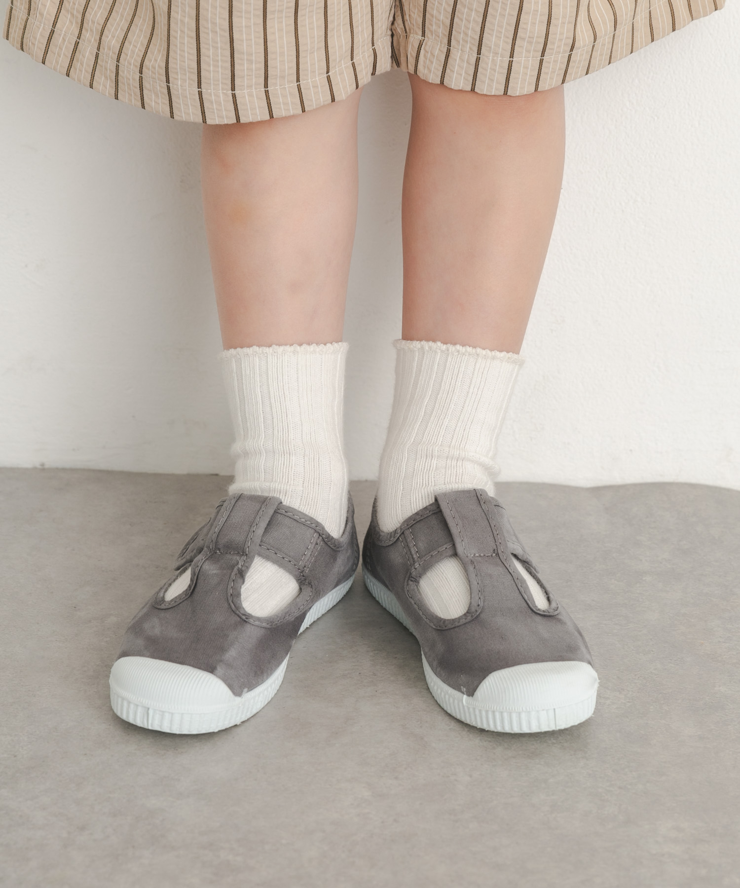 Cienta　キャンバスTストラップシューズ