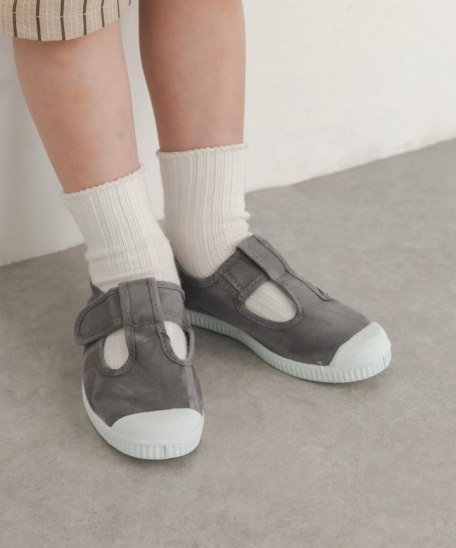 Cienta　キャンバスTストラップシューズ(KIDS) GRIS 16