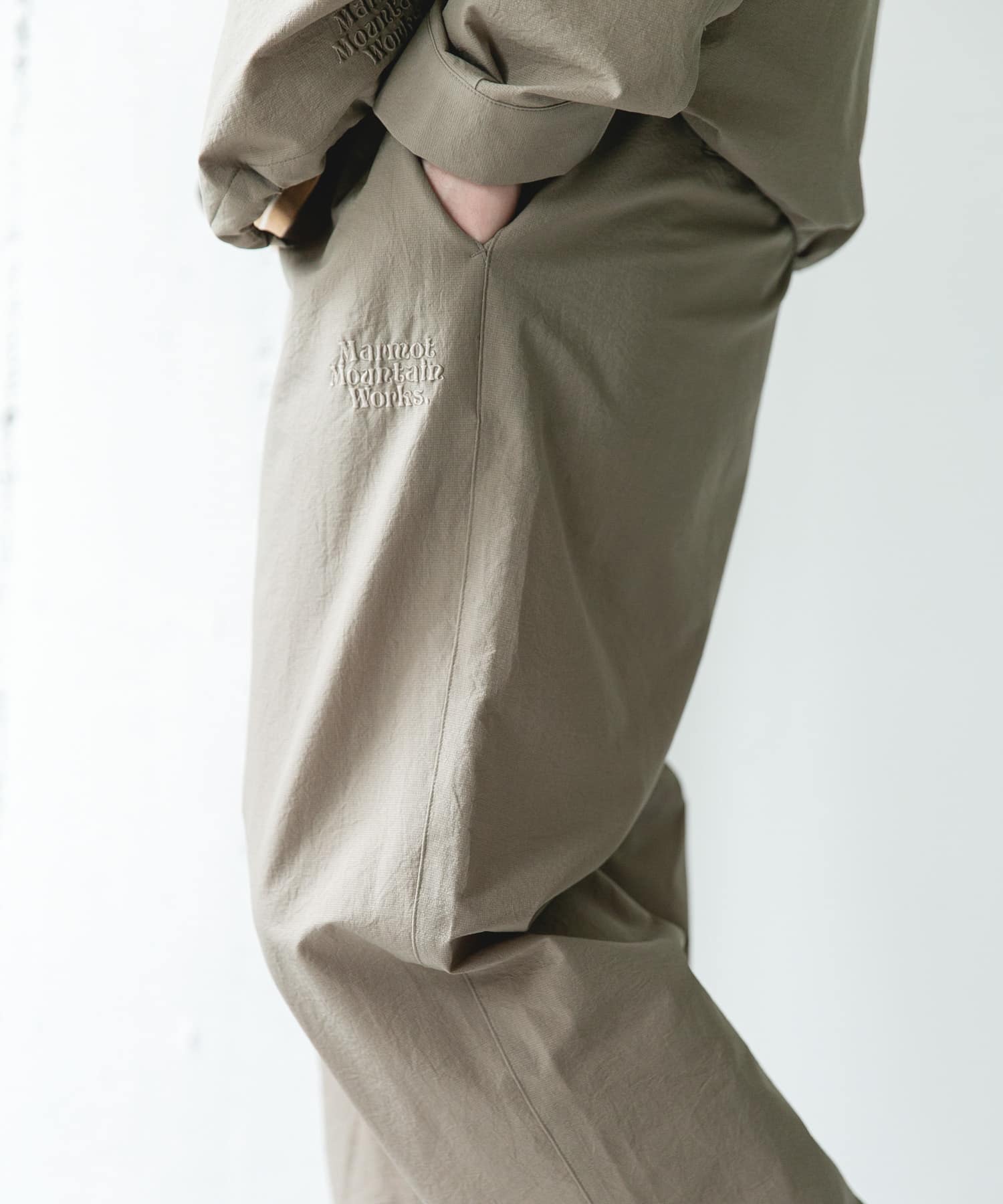 KHAKI
