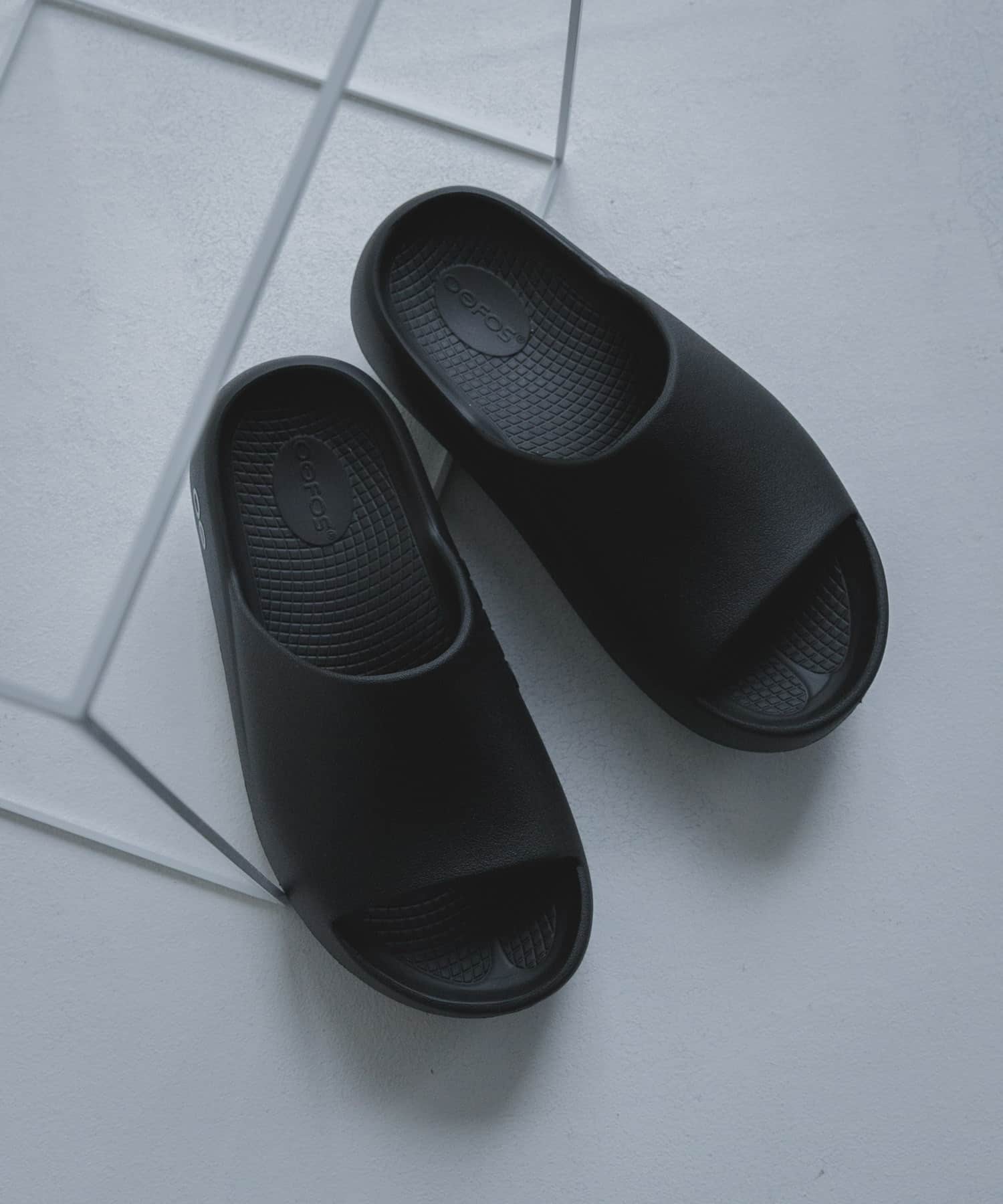 OOFOS　OOAHH+ BLACK 26