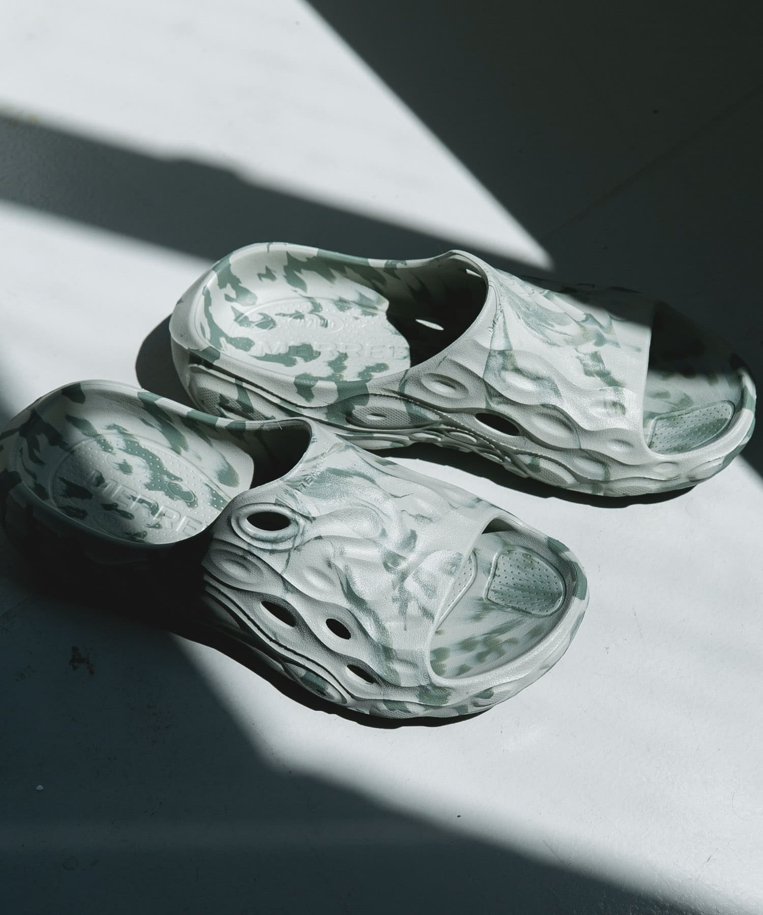 PALE IVY