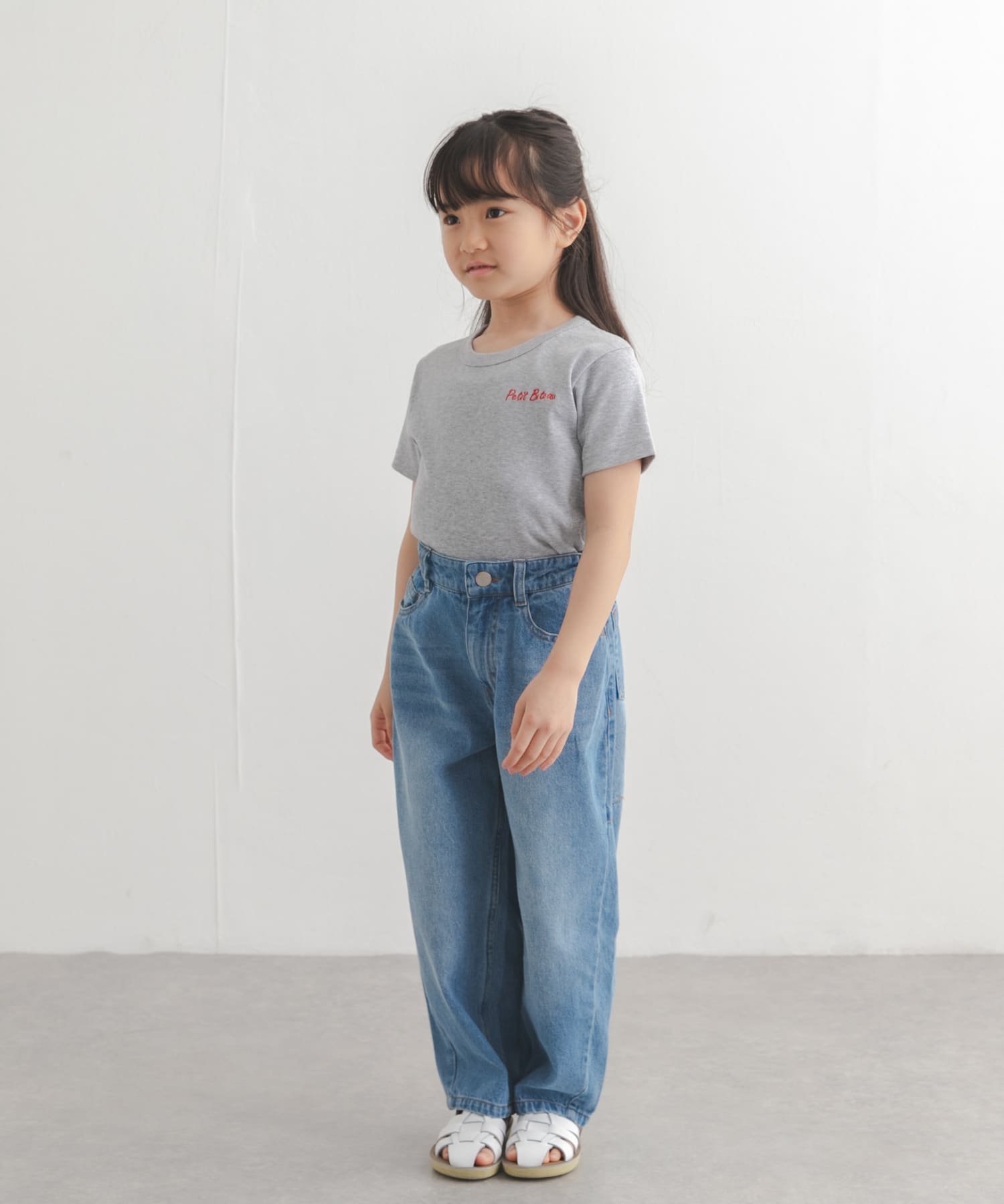 グレー