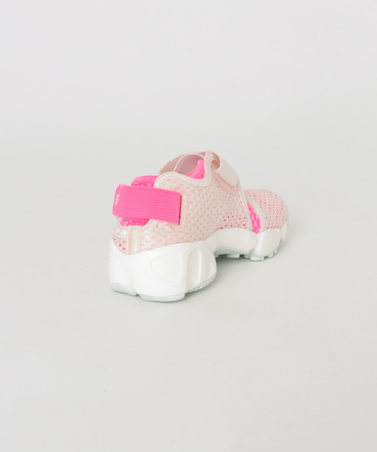 NIKE ナイキリフト 2 GS/PS(KIDS)(18 CHALK/PINK): キッズ｜URBAN