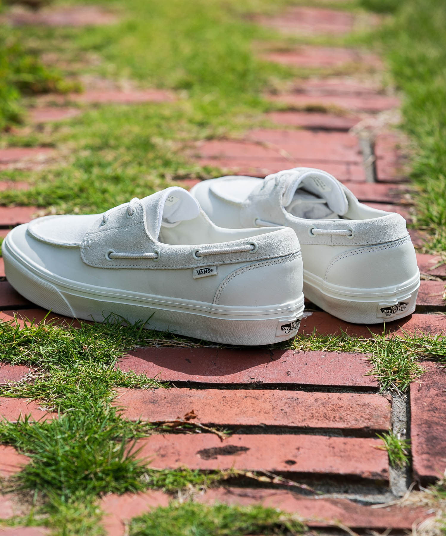OFF WHITE