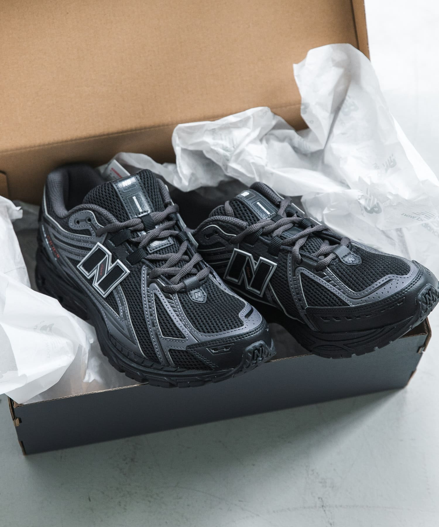 NEW BALANCE　1906R