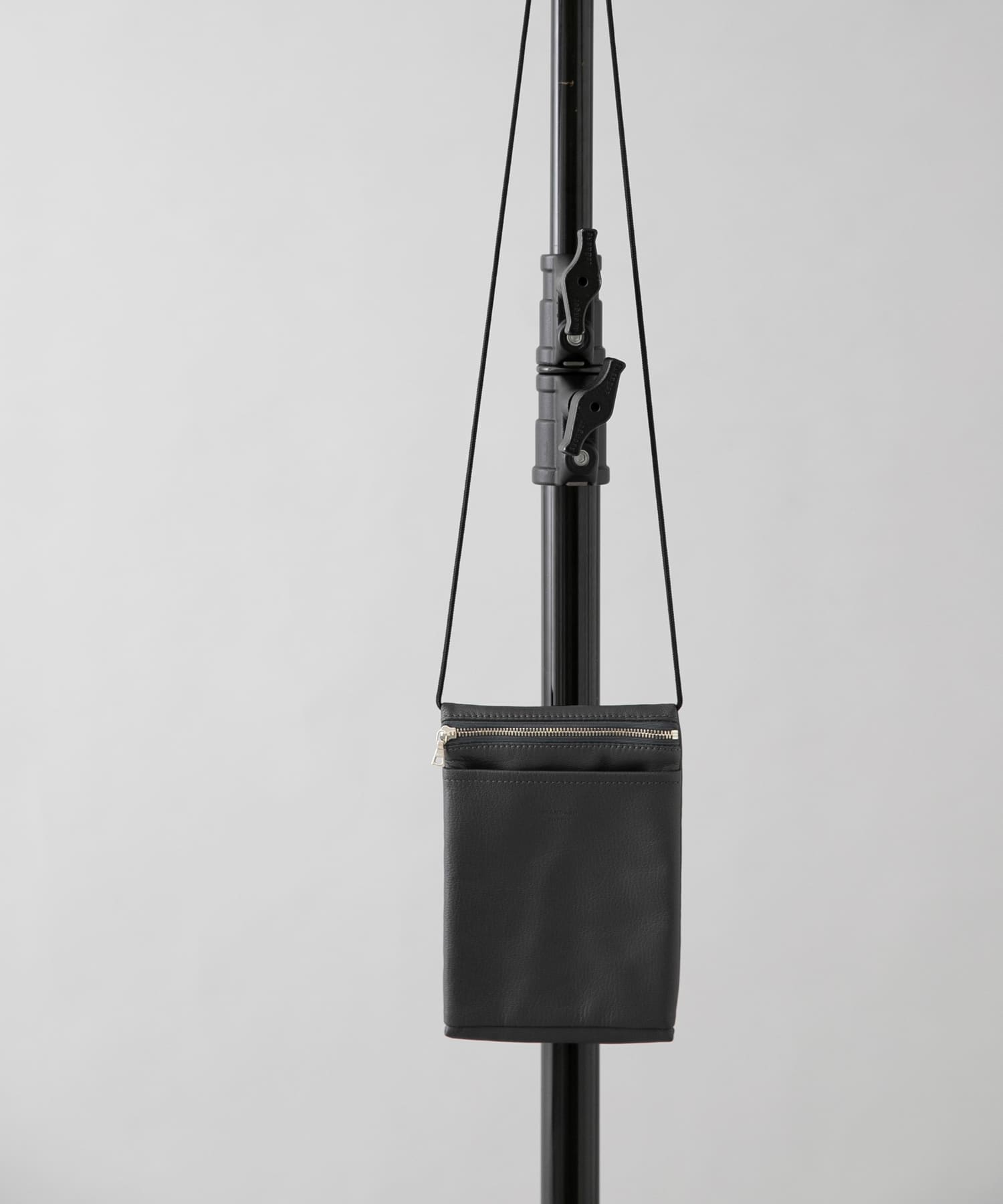 別注』STANDARD SUPPLY×DOORS SLING PURSE M/L(One BLACK): バッグ
