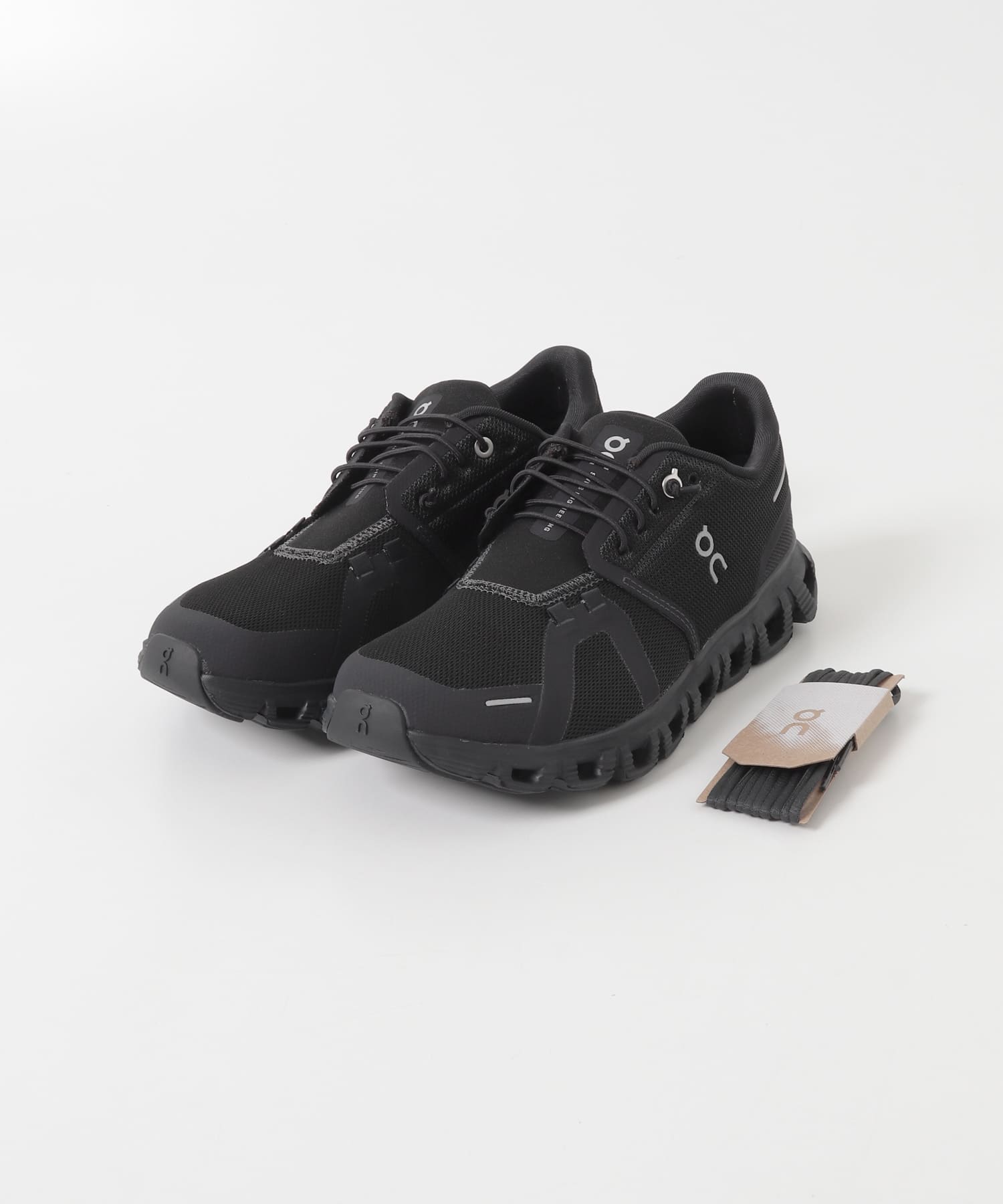 On　CLOUD 6 BLACK 23.5