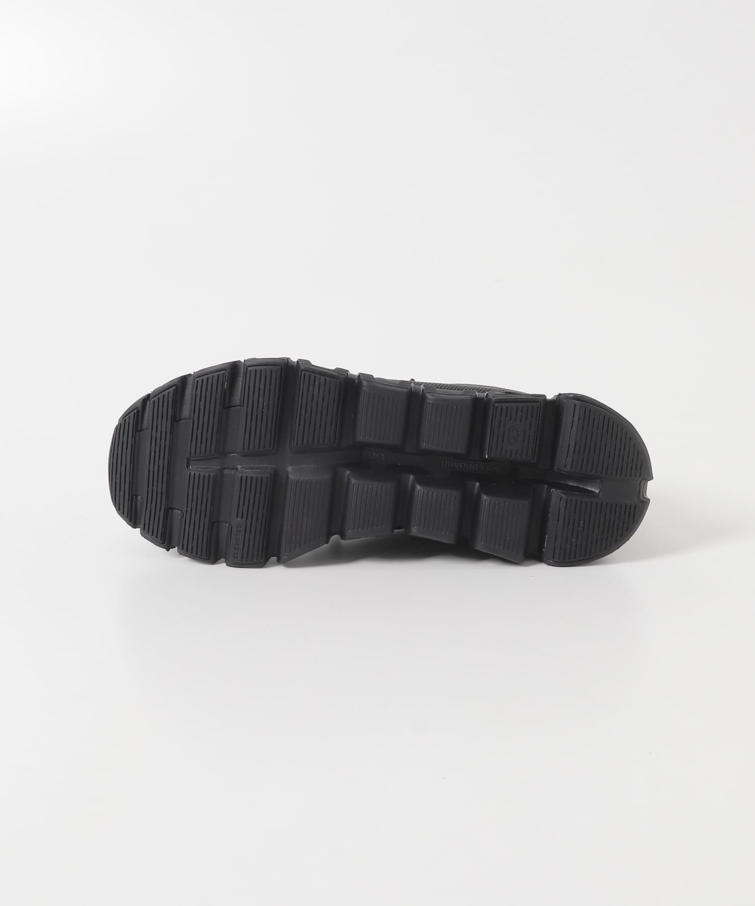 On　CLOUD 6 BLACK 23.5
