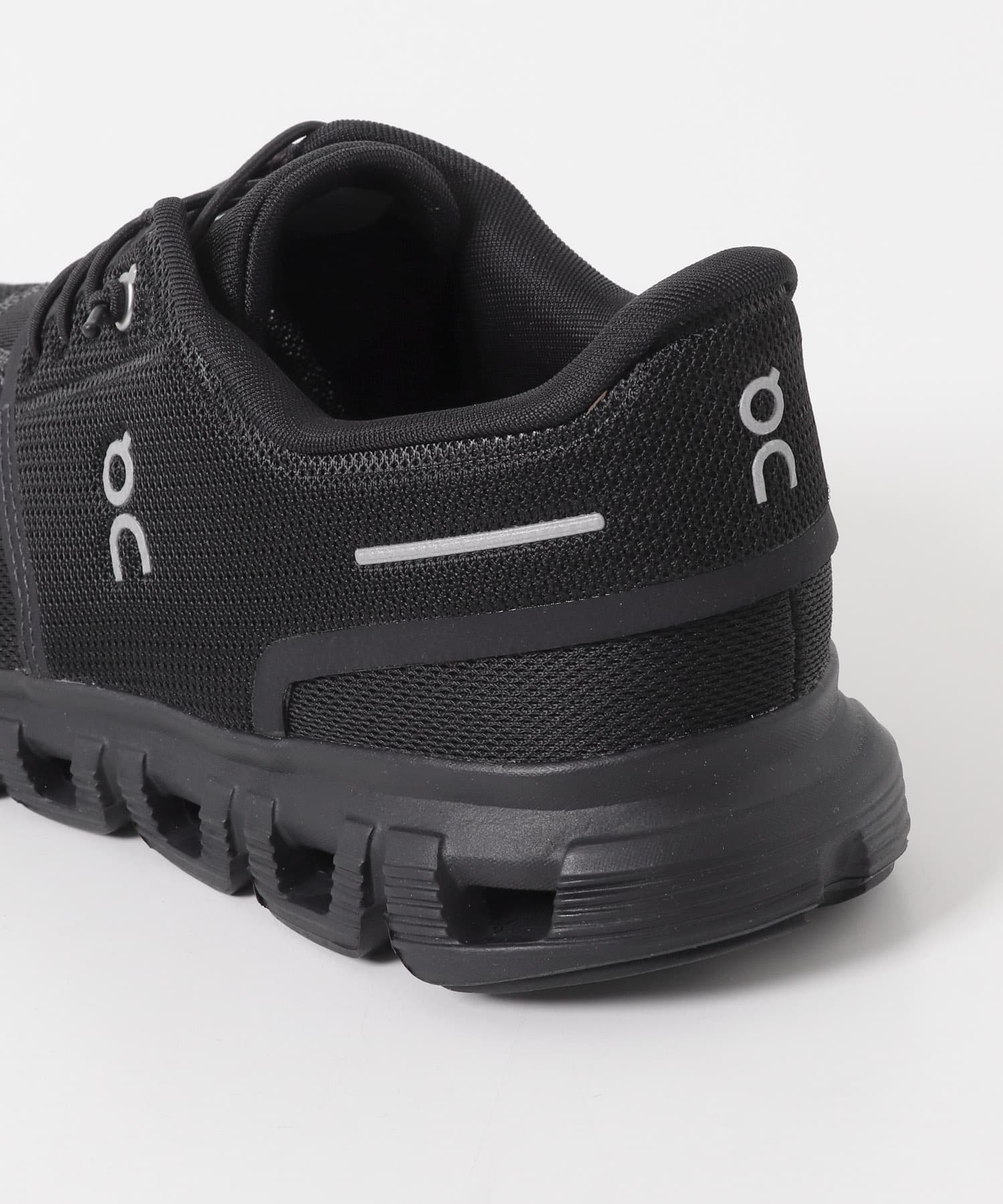 On　CLOUD 6 BLACK 23.5