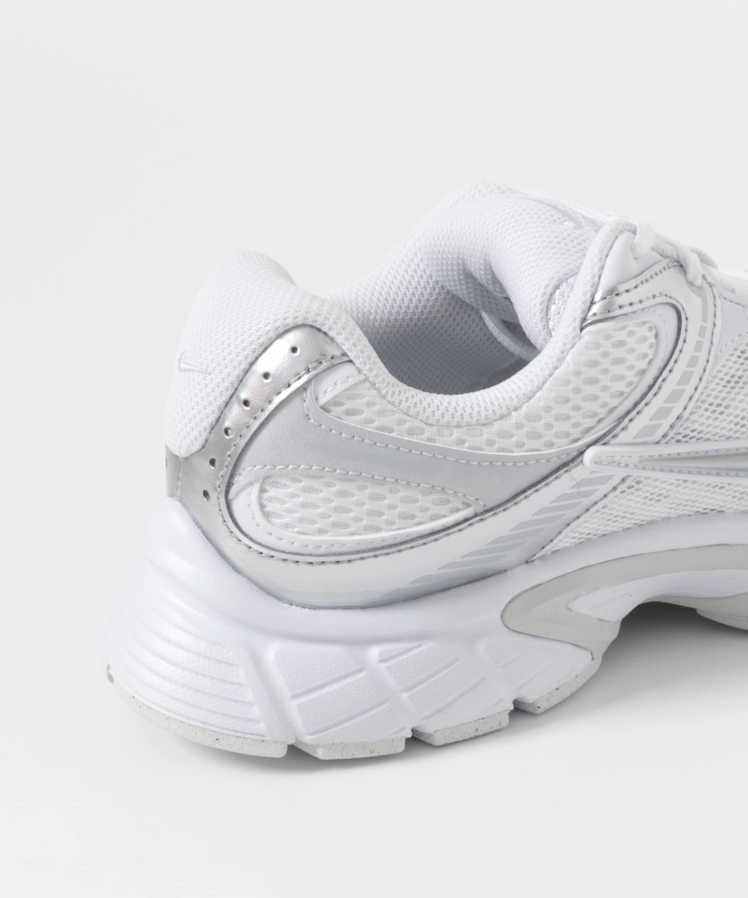 NIKE　ウィメンズ V5 RNR WHITE 23.5