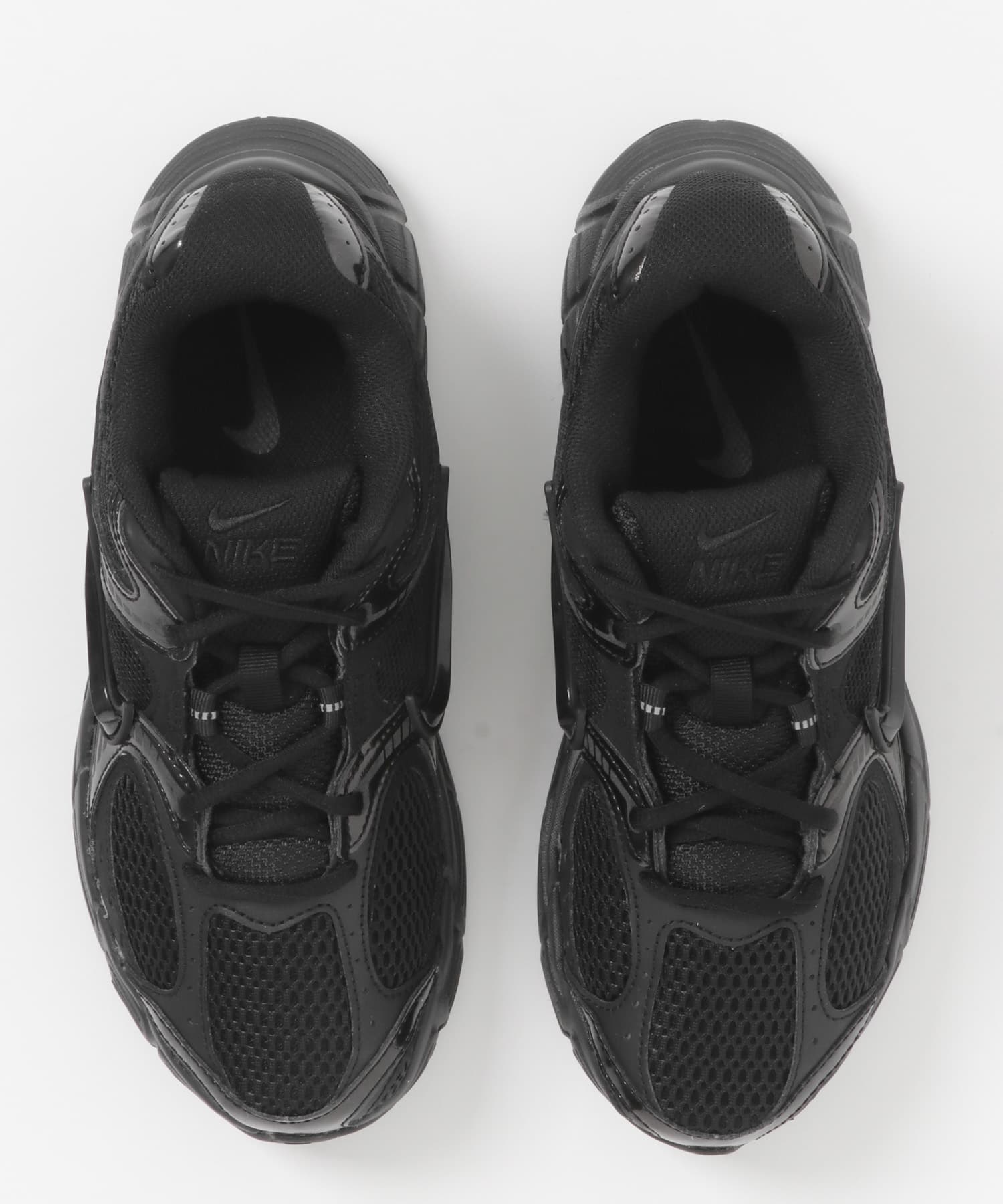 NIKE　ウィメンズ V5 RNR BLACK 23.5