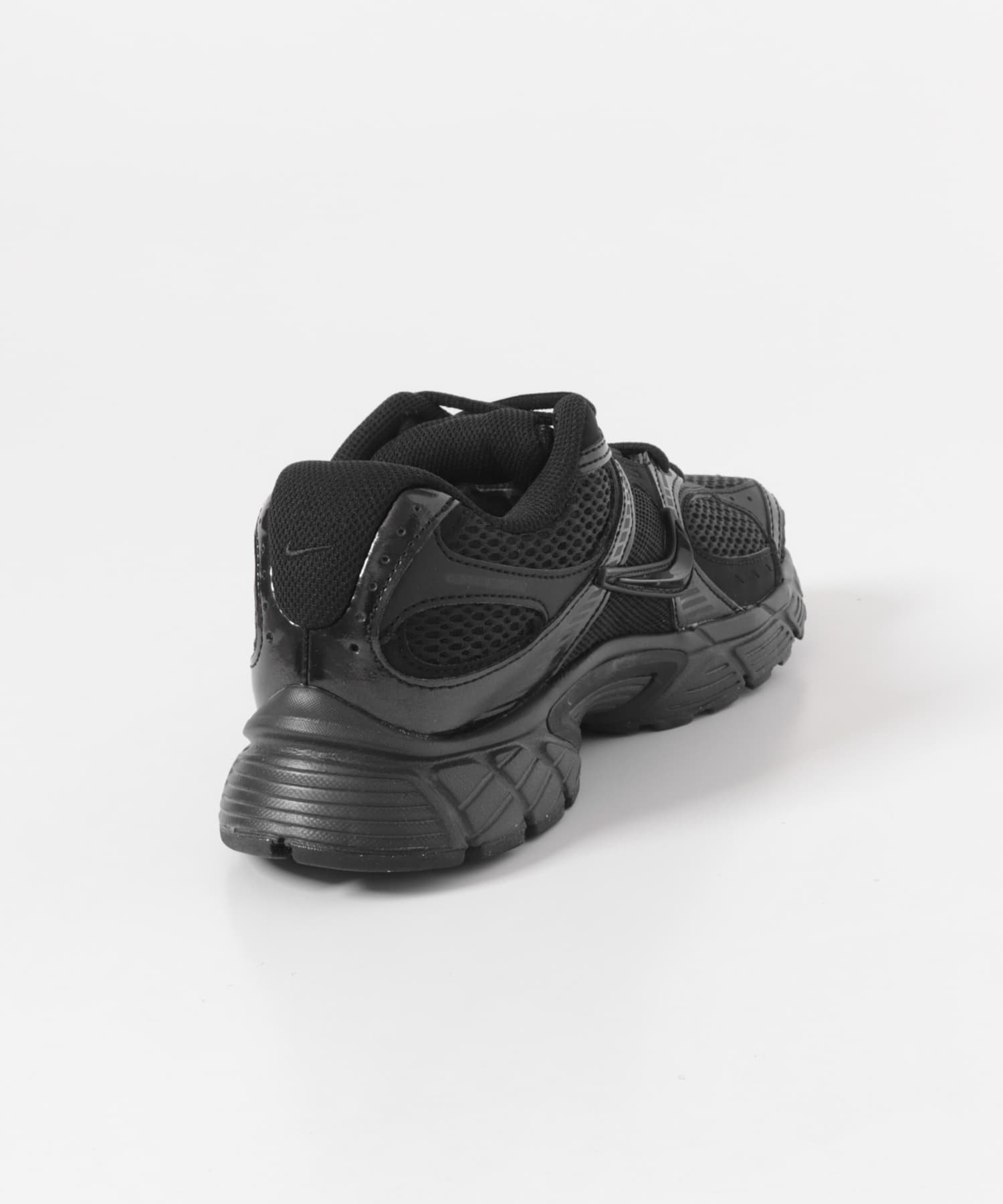 NIKE　ウィメンズ V5 RNR BLACK 23.5