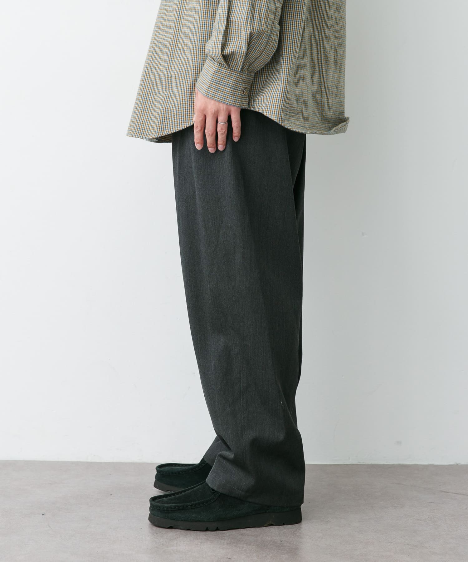 GRAY