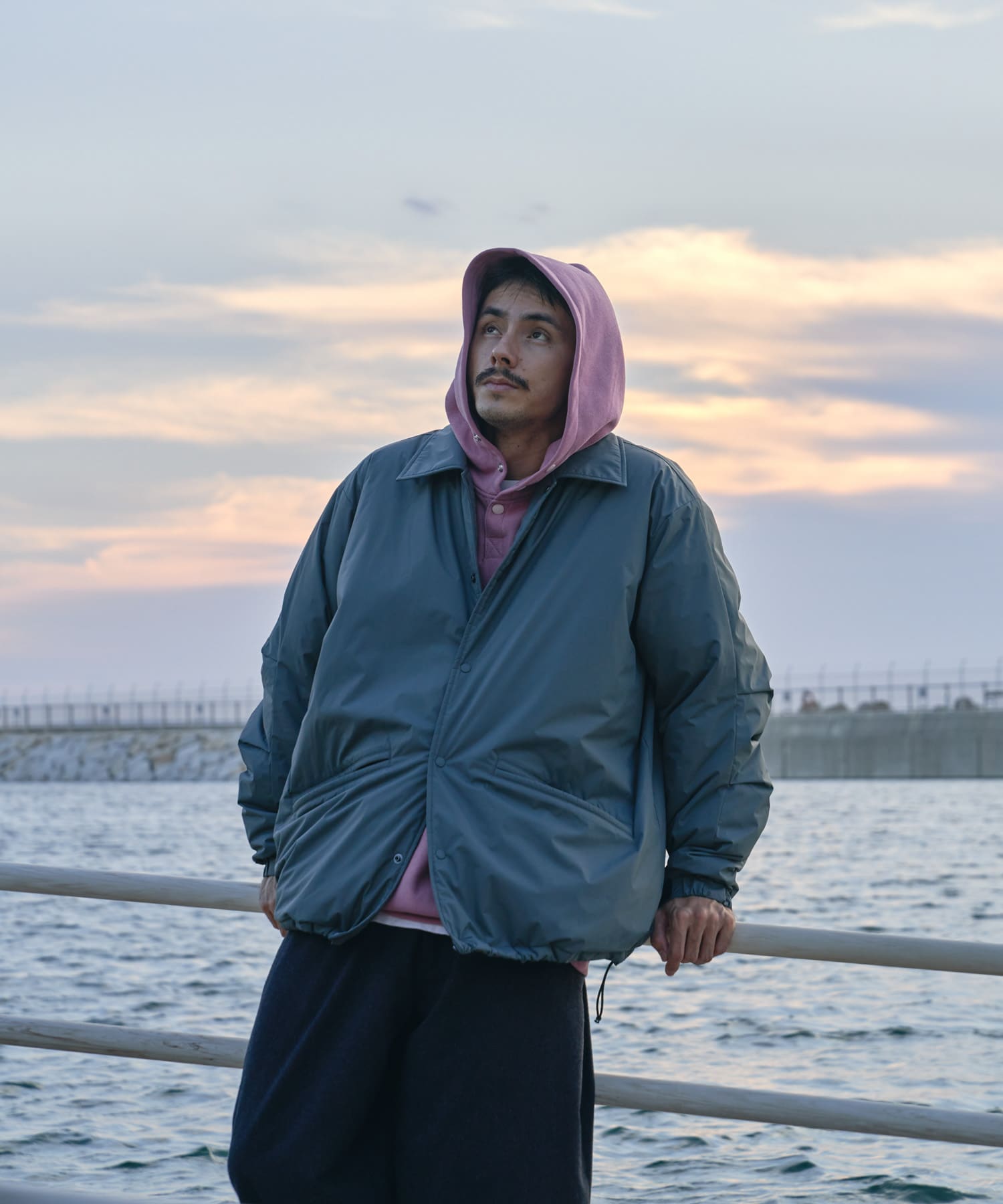 別注』NANGA×DOORS COACH DOWN JACKET(M SAGE GRAY): アウター｜URBAN