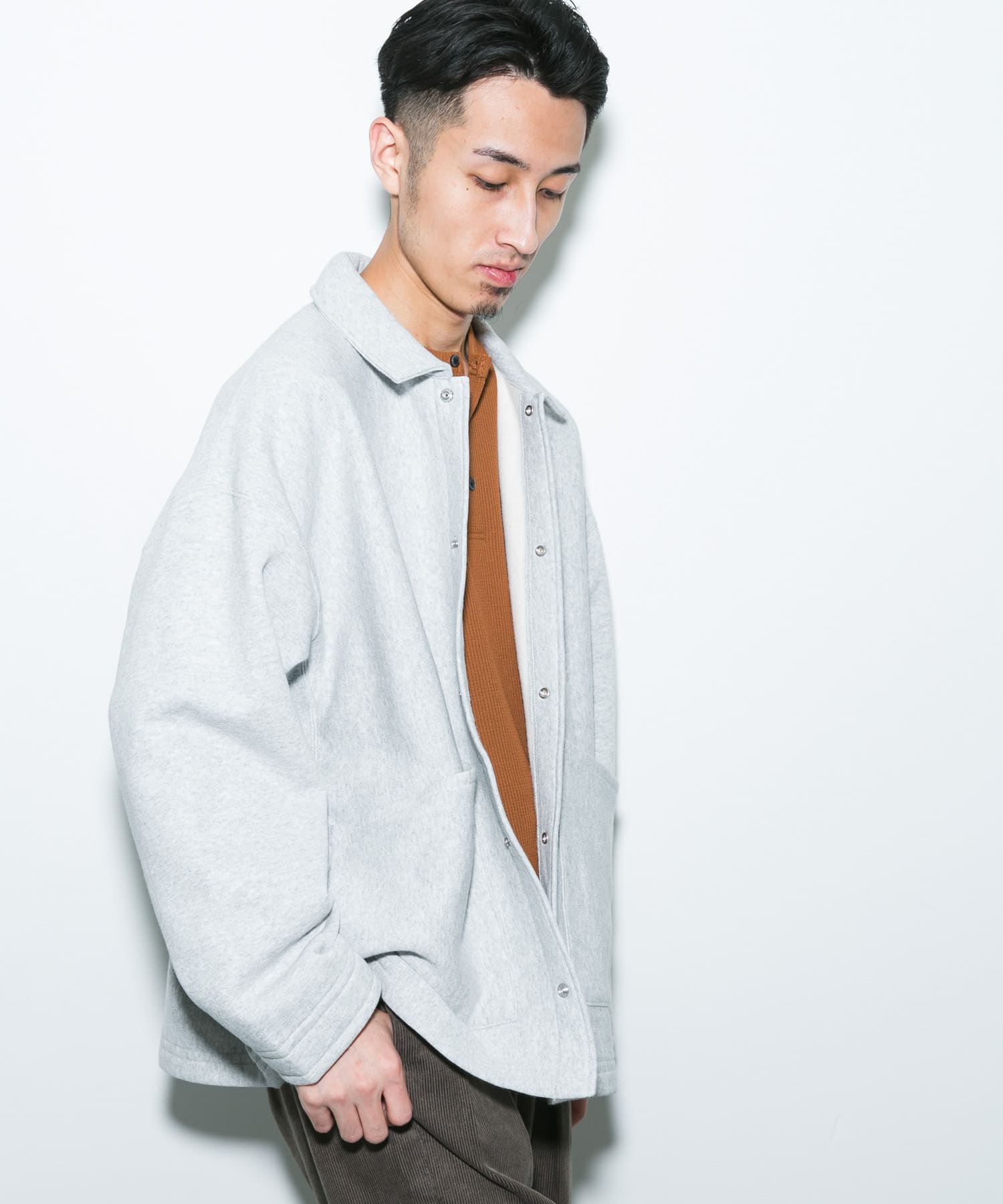 シルバーグレー