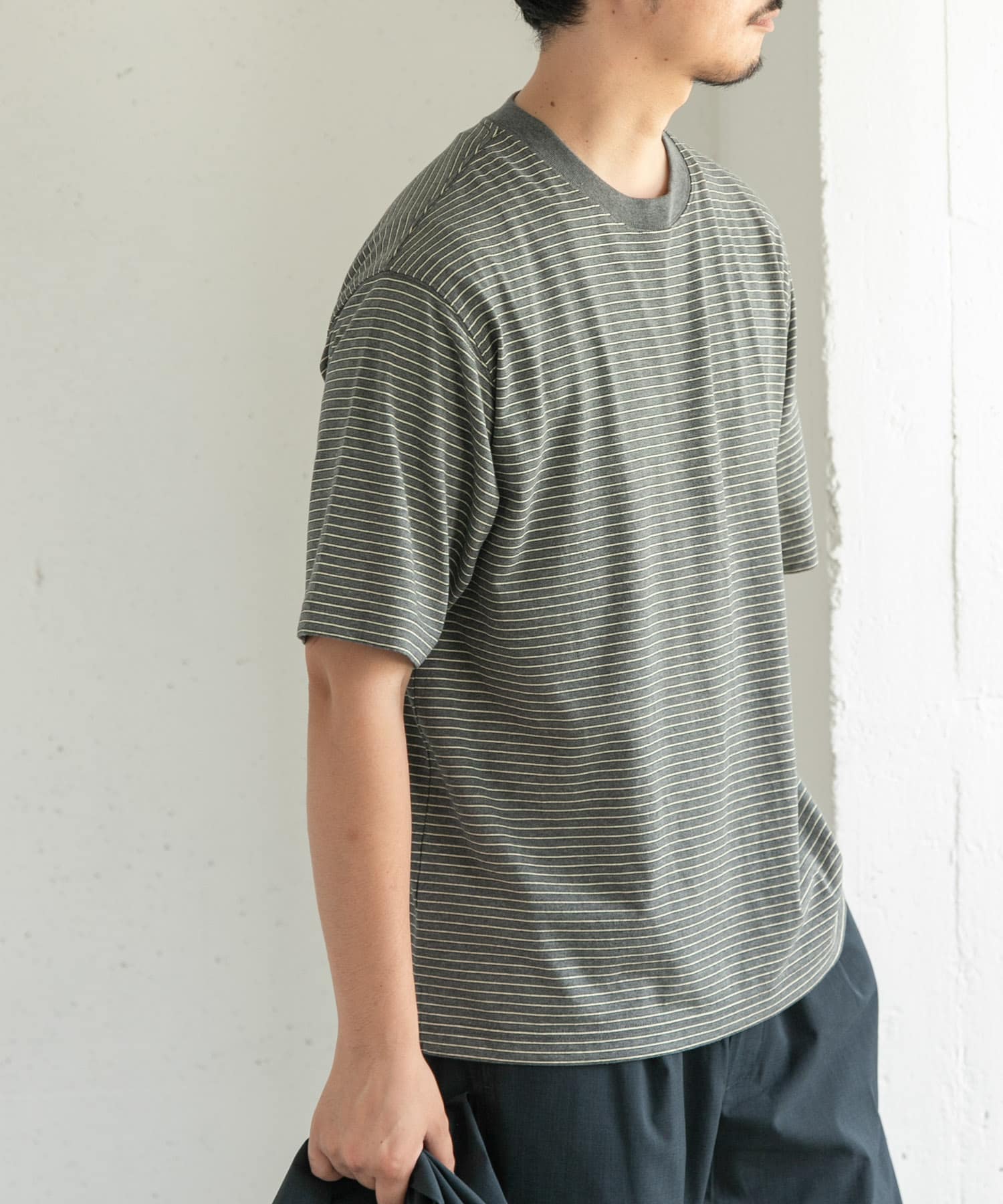 GRAY