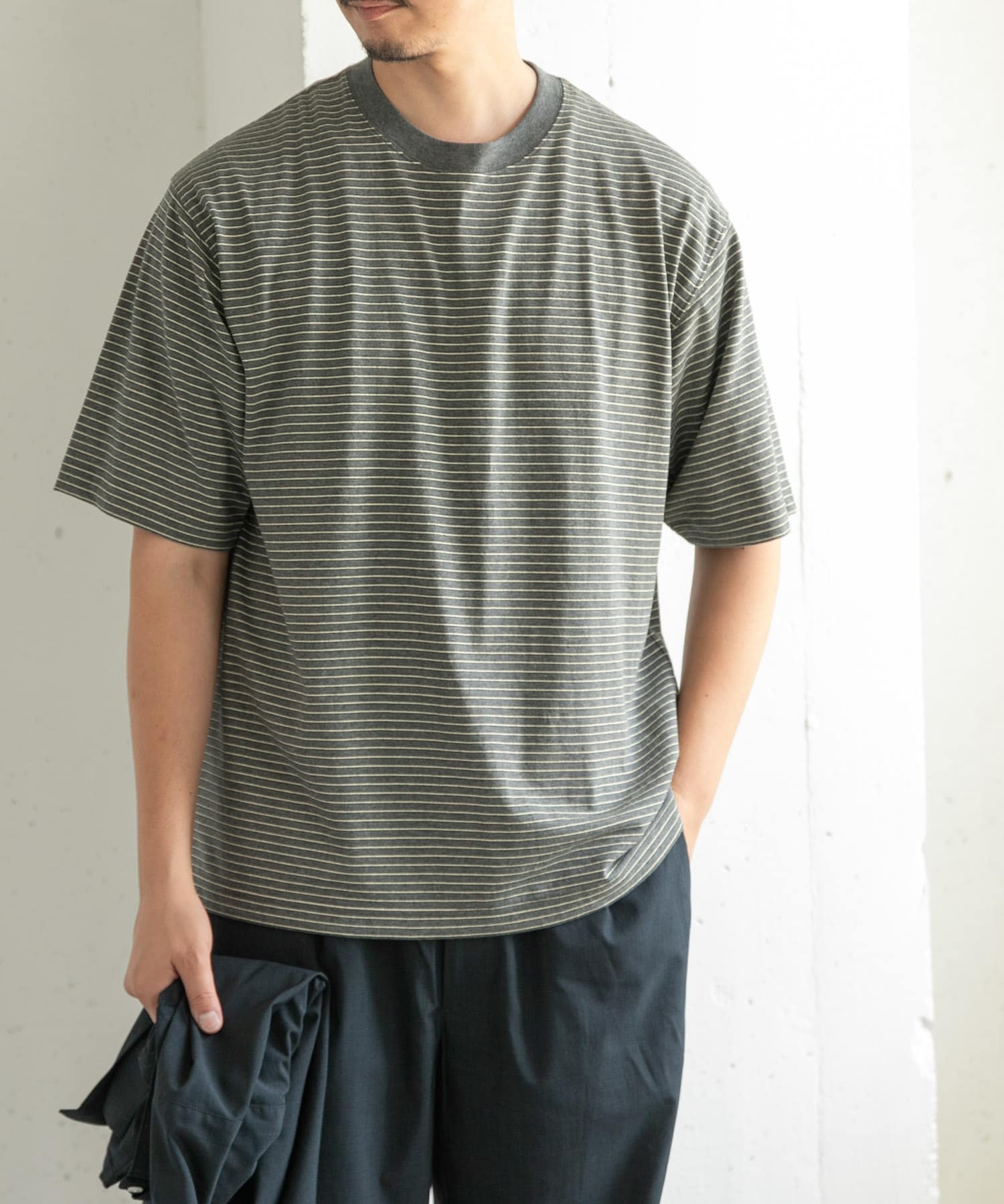 GRAY