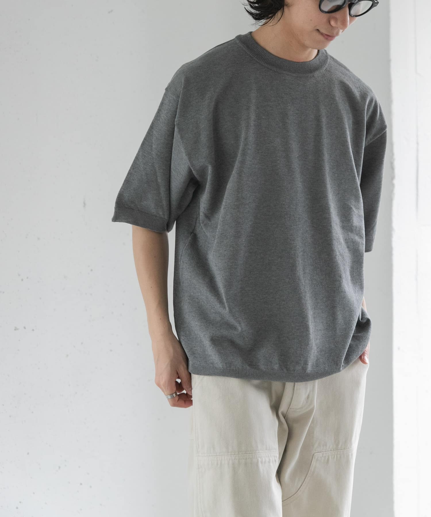 GRAY