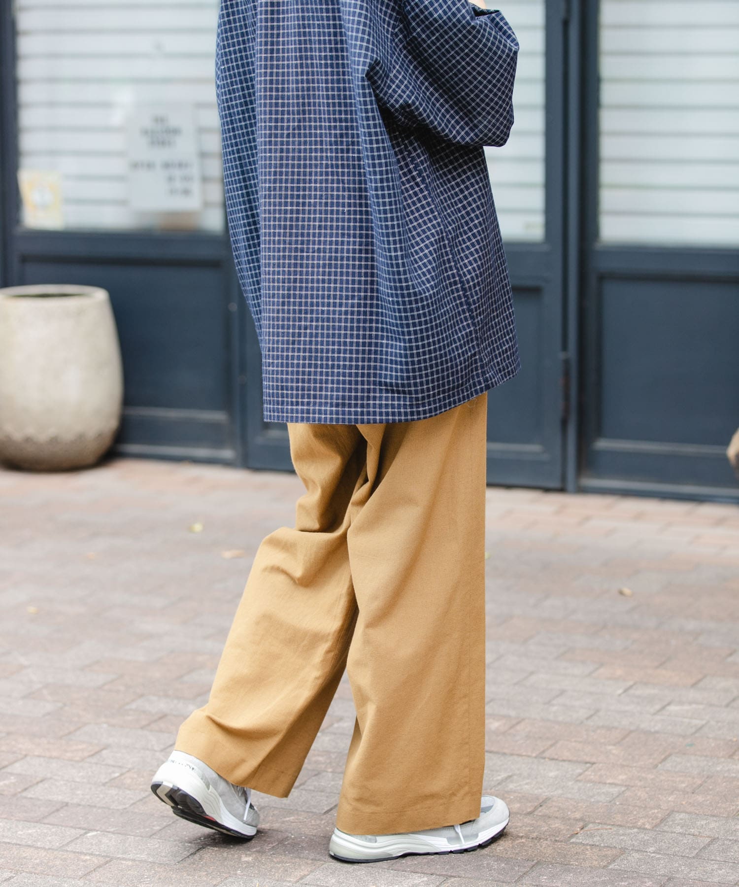 DARK BEIGE