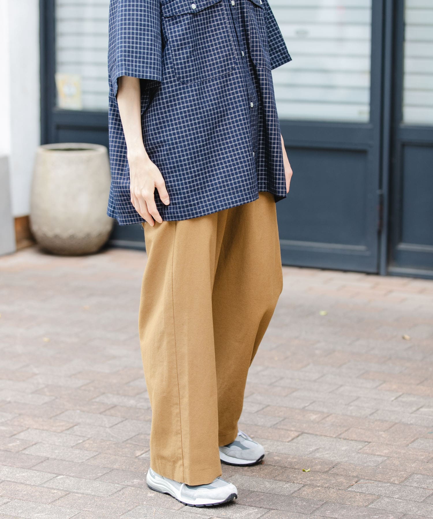 DARK BEIGE